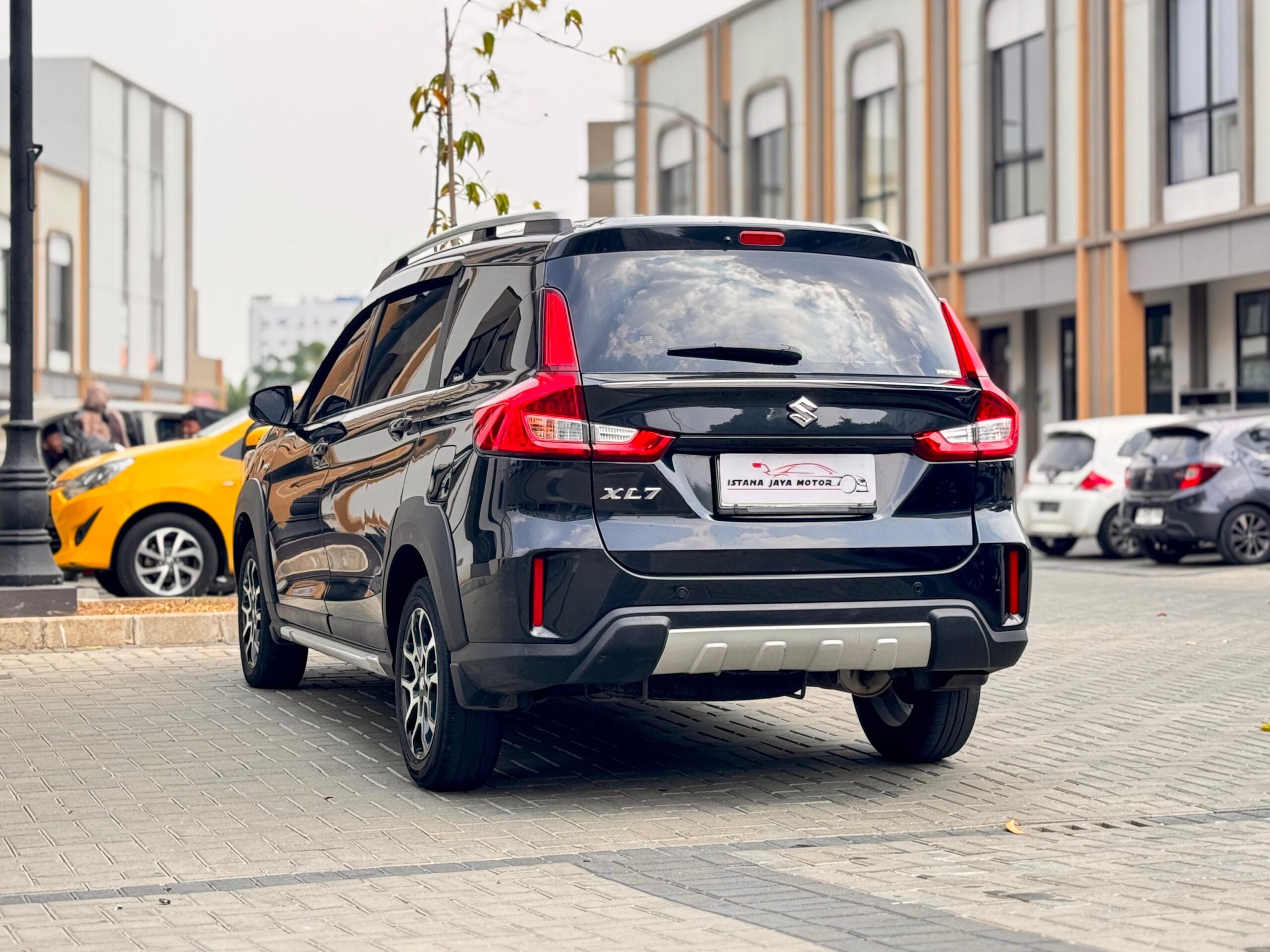 XL7 ZETA AT HITAM 2023 - Gambar 5