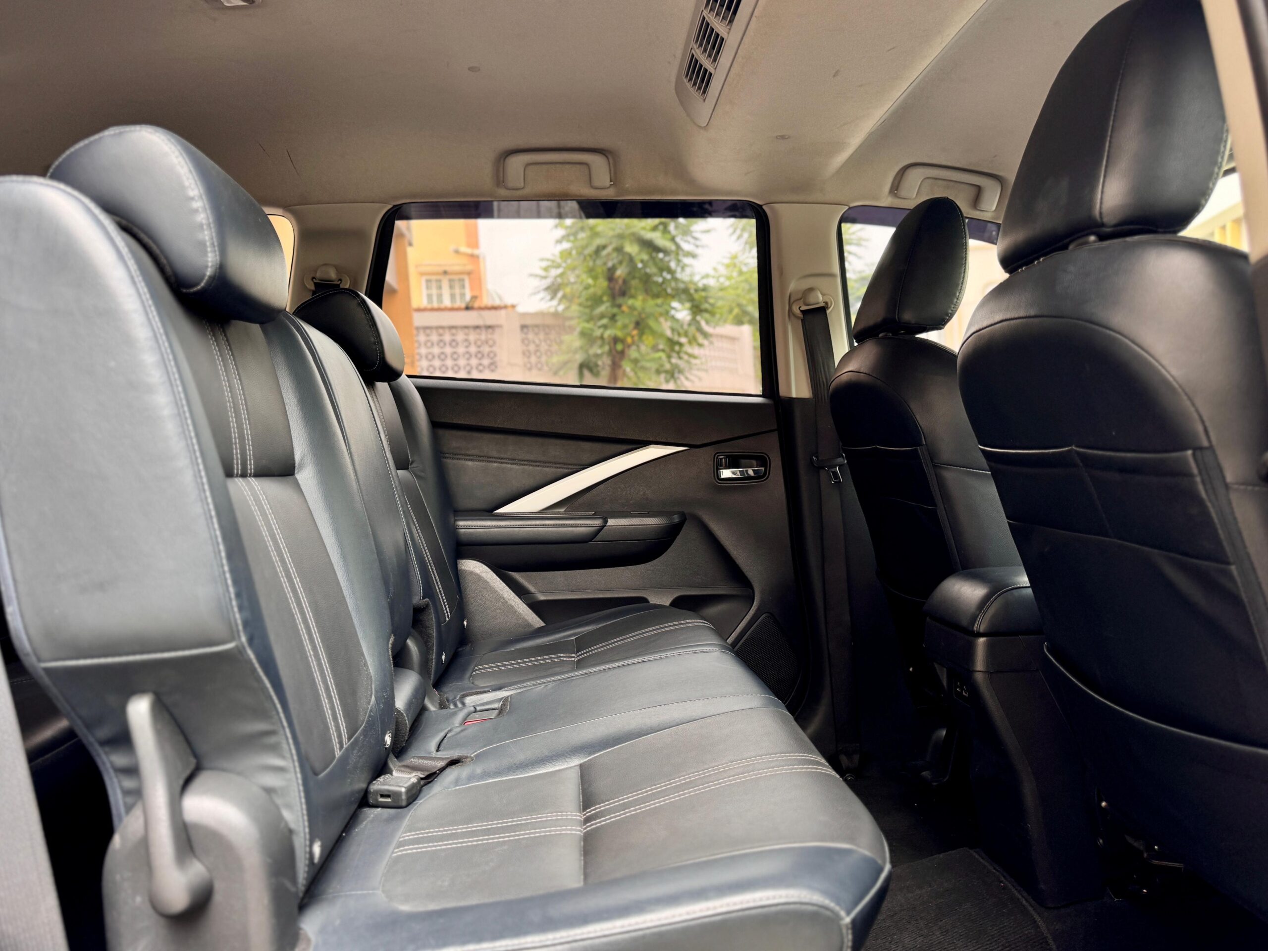XPANDER CROSS PREMIUM CVT HITAM 2022 - Gambar 14
