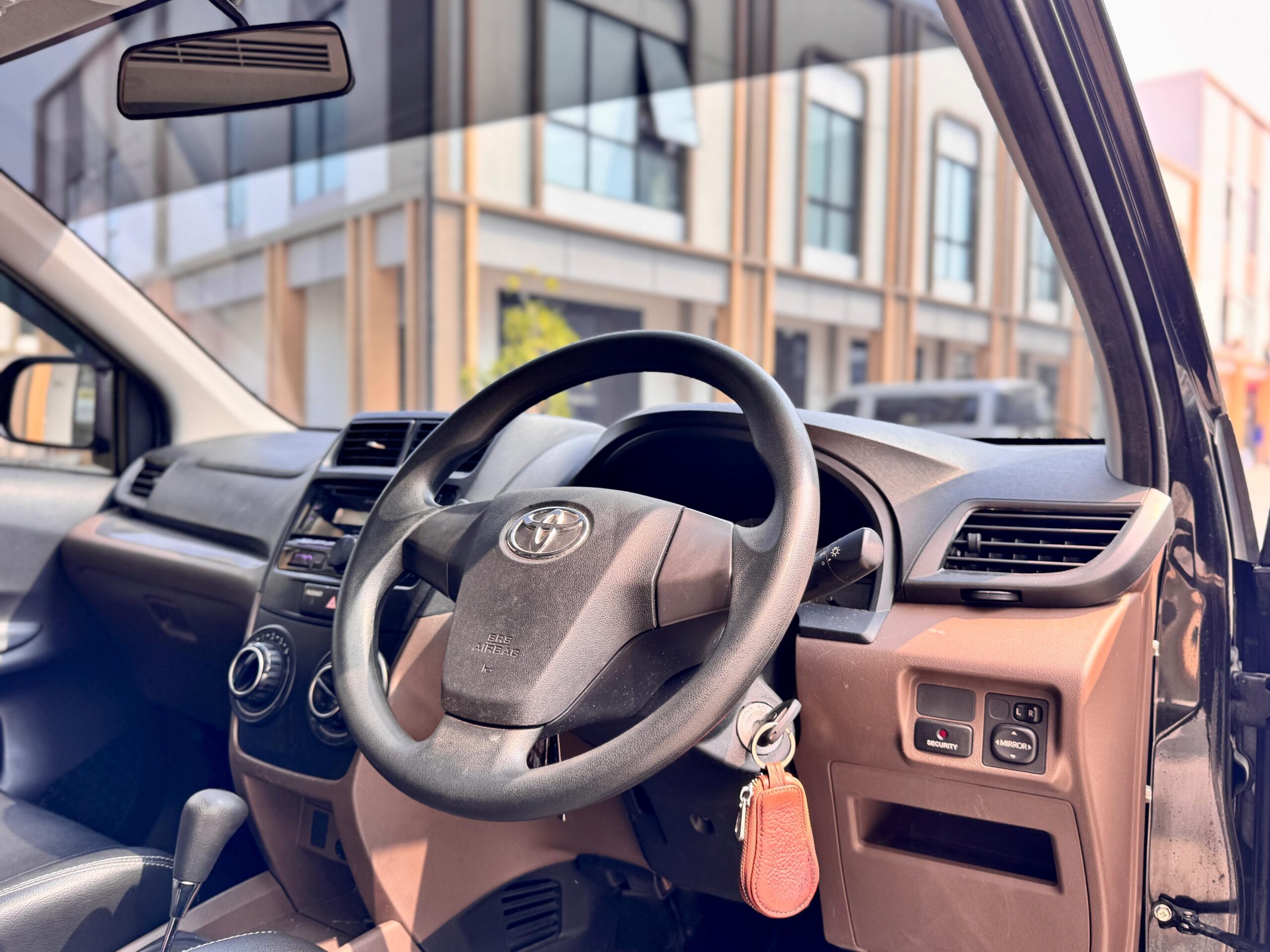 AVANZA 1.3 E AT HITAM 2018 - Gambar 11