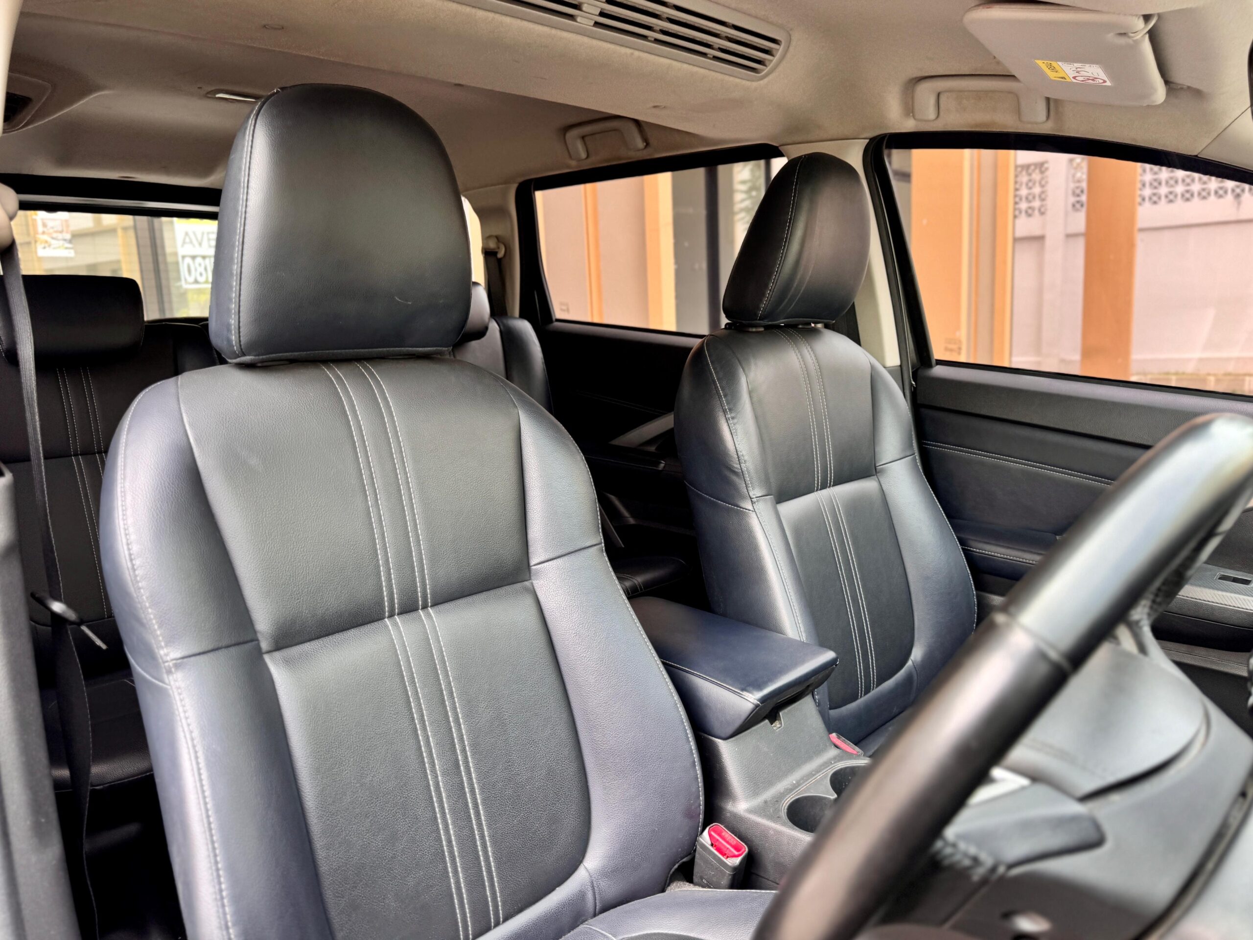 XPANDER CROSS PREMIUM CVT HITAM 2022 - Gambar 12