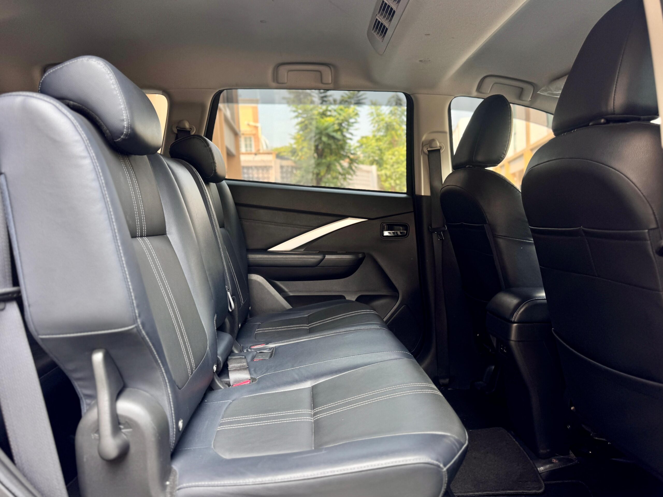 XPANDER CROSS PREMIUM CVT HITAM 2024 - Gambar 15