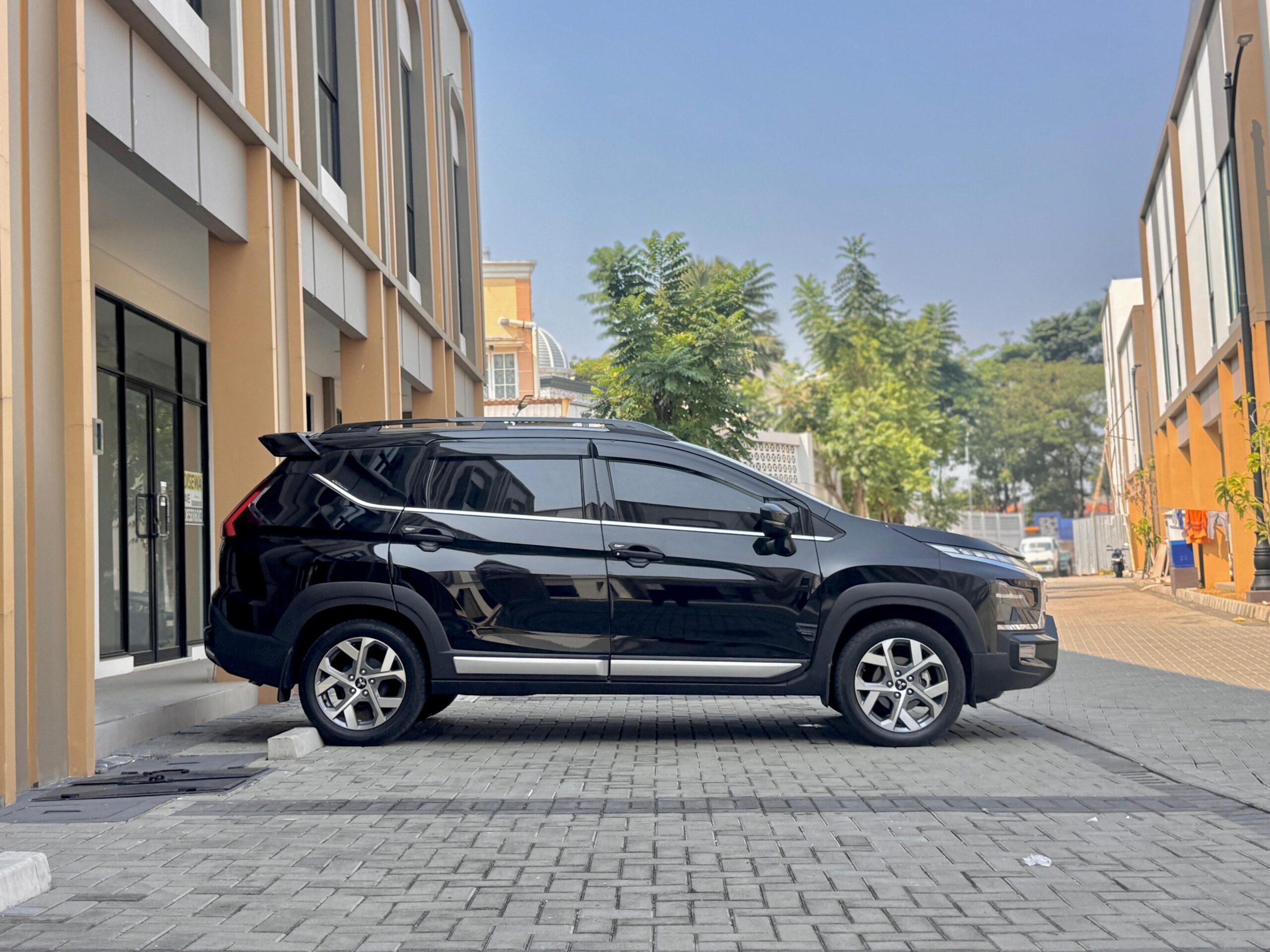 XPANDER CROSS PREMIUM CVT HITAM 2024 - Gambar 8