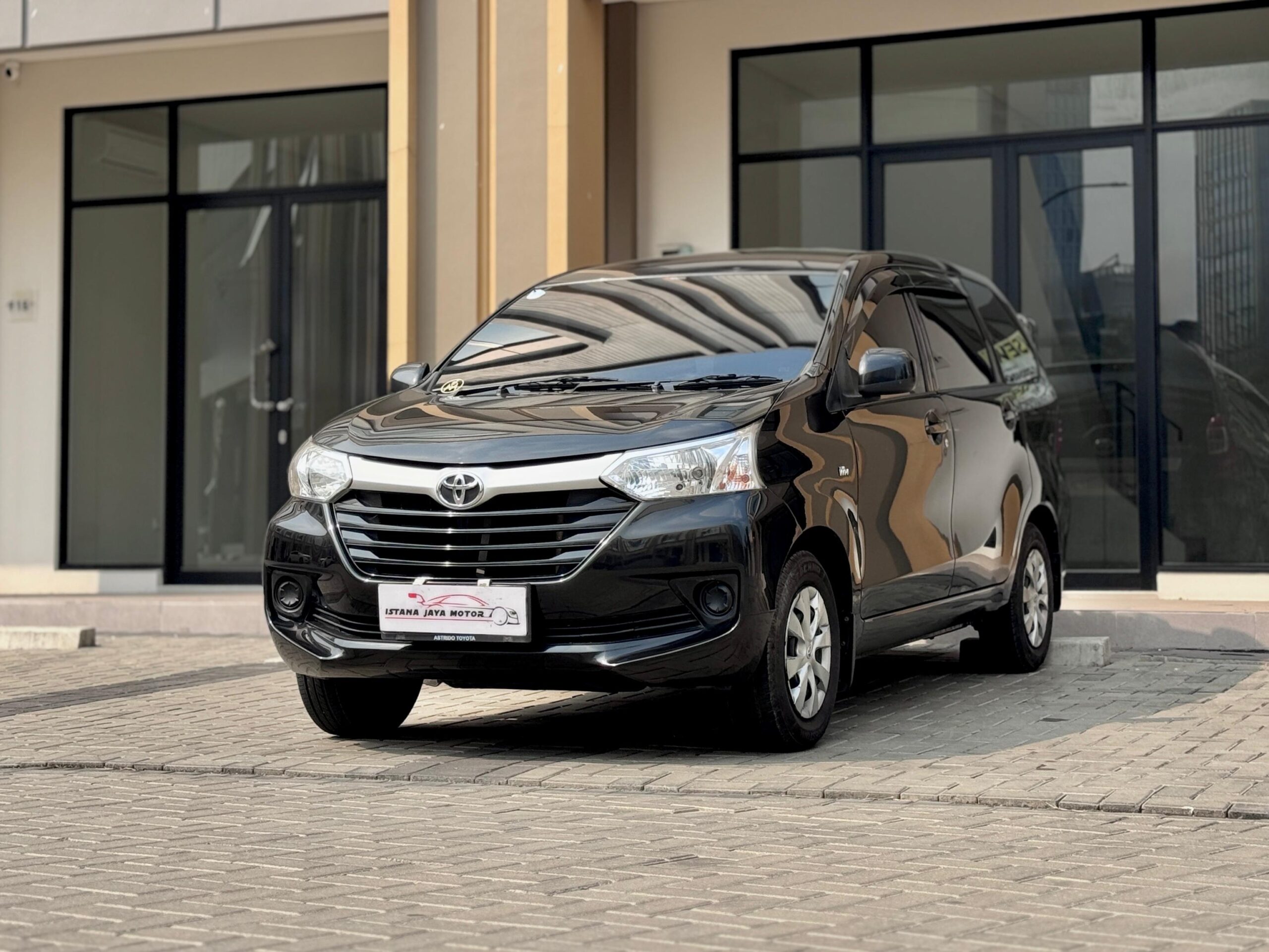AVANZA 1.3 E AT HITAM 2018 - Gambar 3