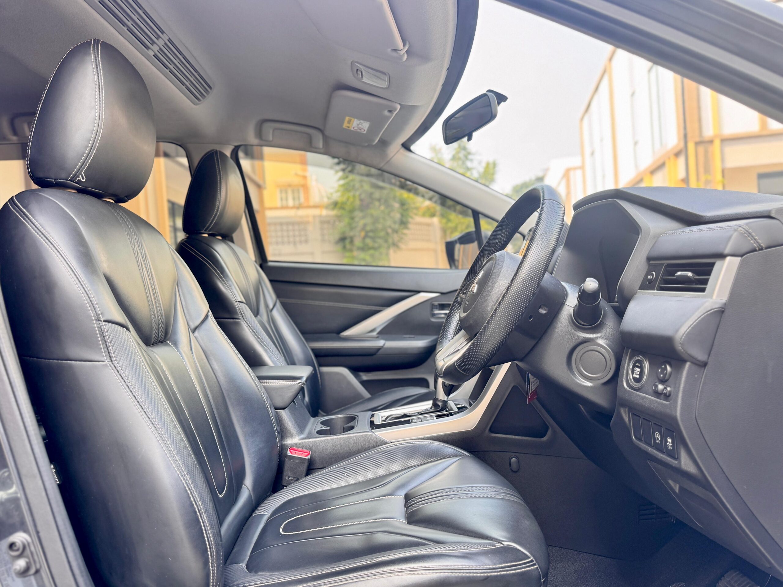 XPANDER ULTIMATE CVT ABU 2022 - Gambar 13