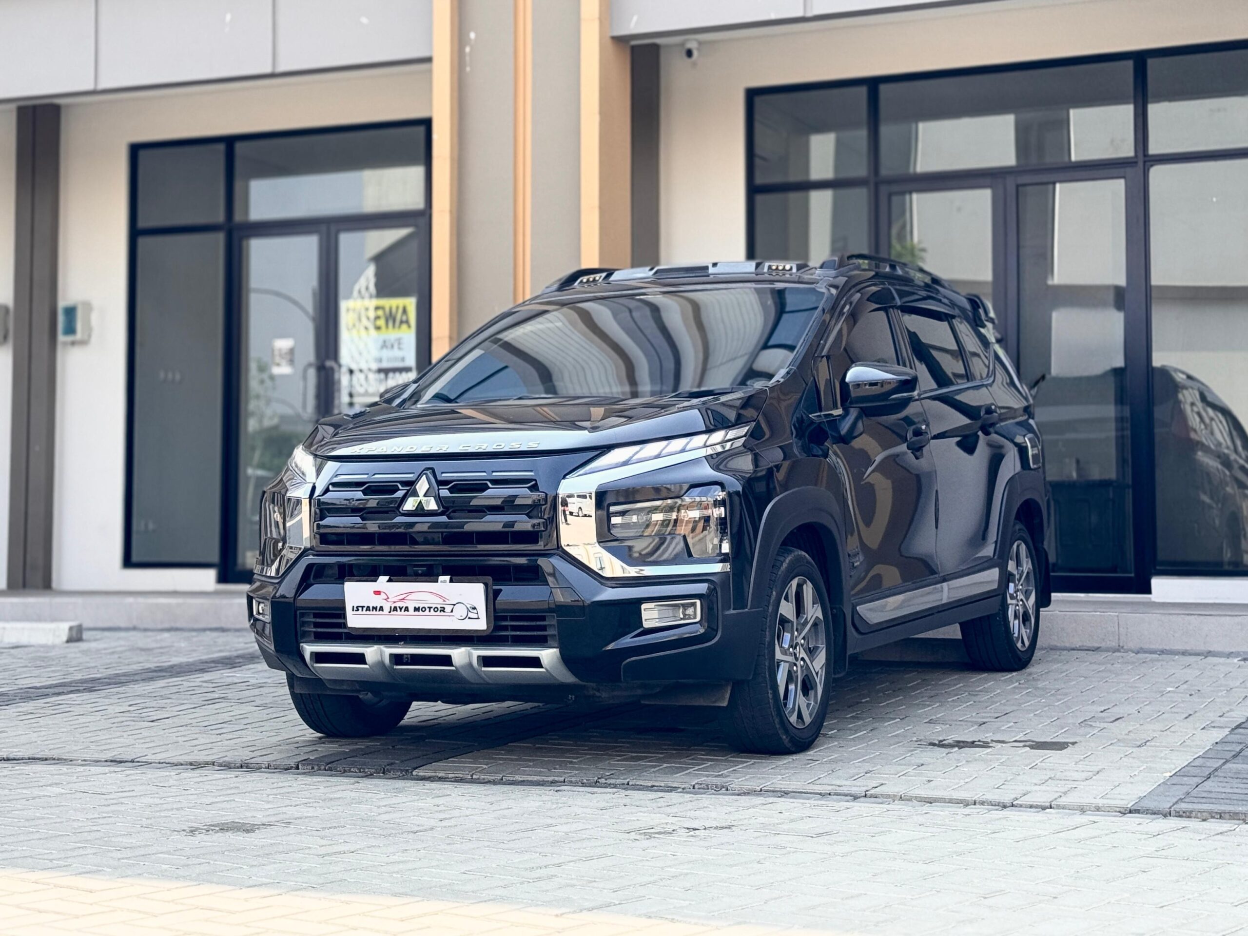 XPANDER CROSS PREMIUM CVT HITAM 2024 - Gambar 3