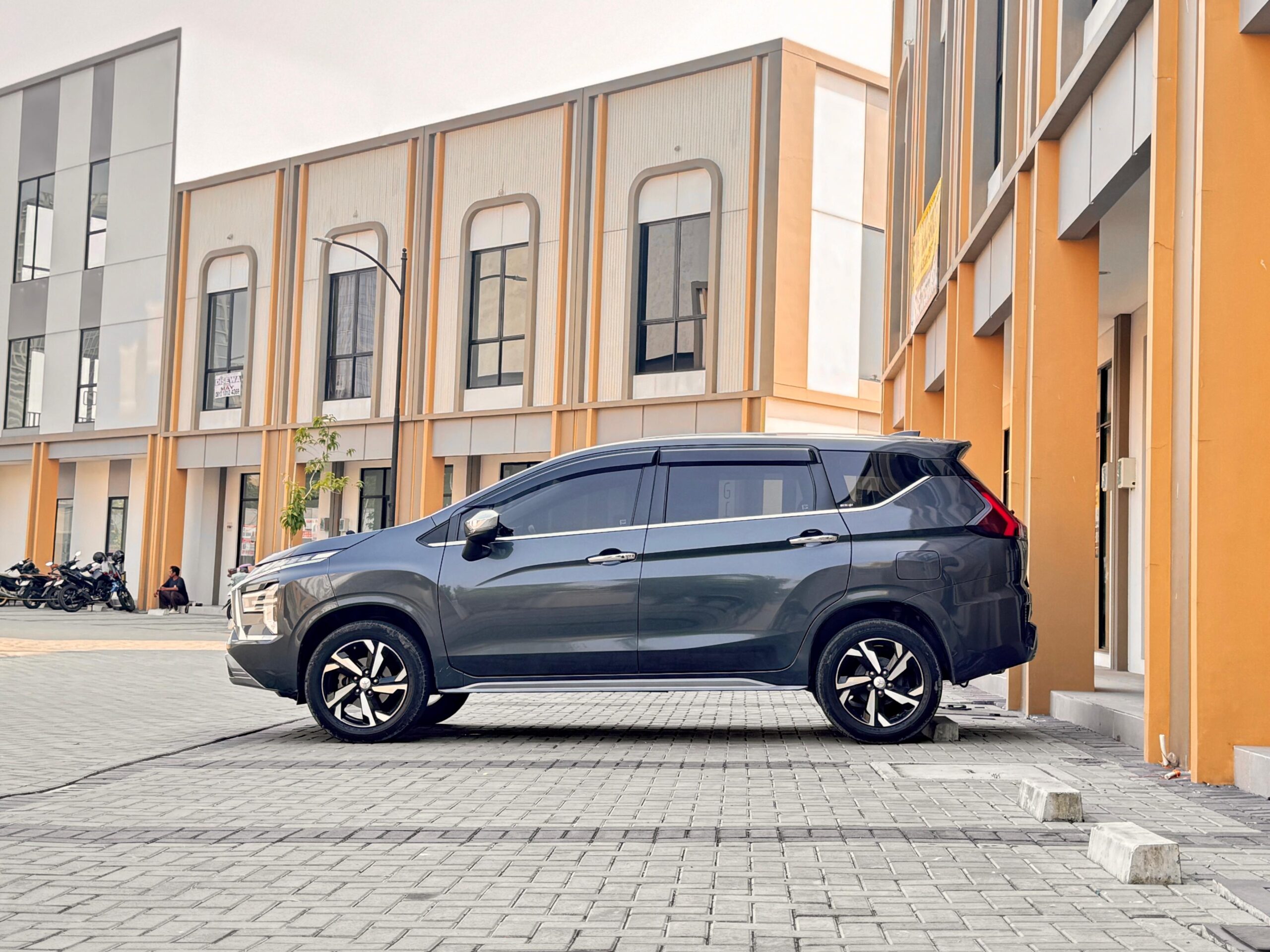 XPANDER ULTIMATE CVT ABU 2022 - Gambar 7