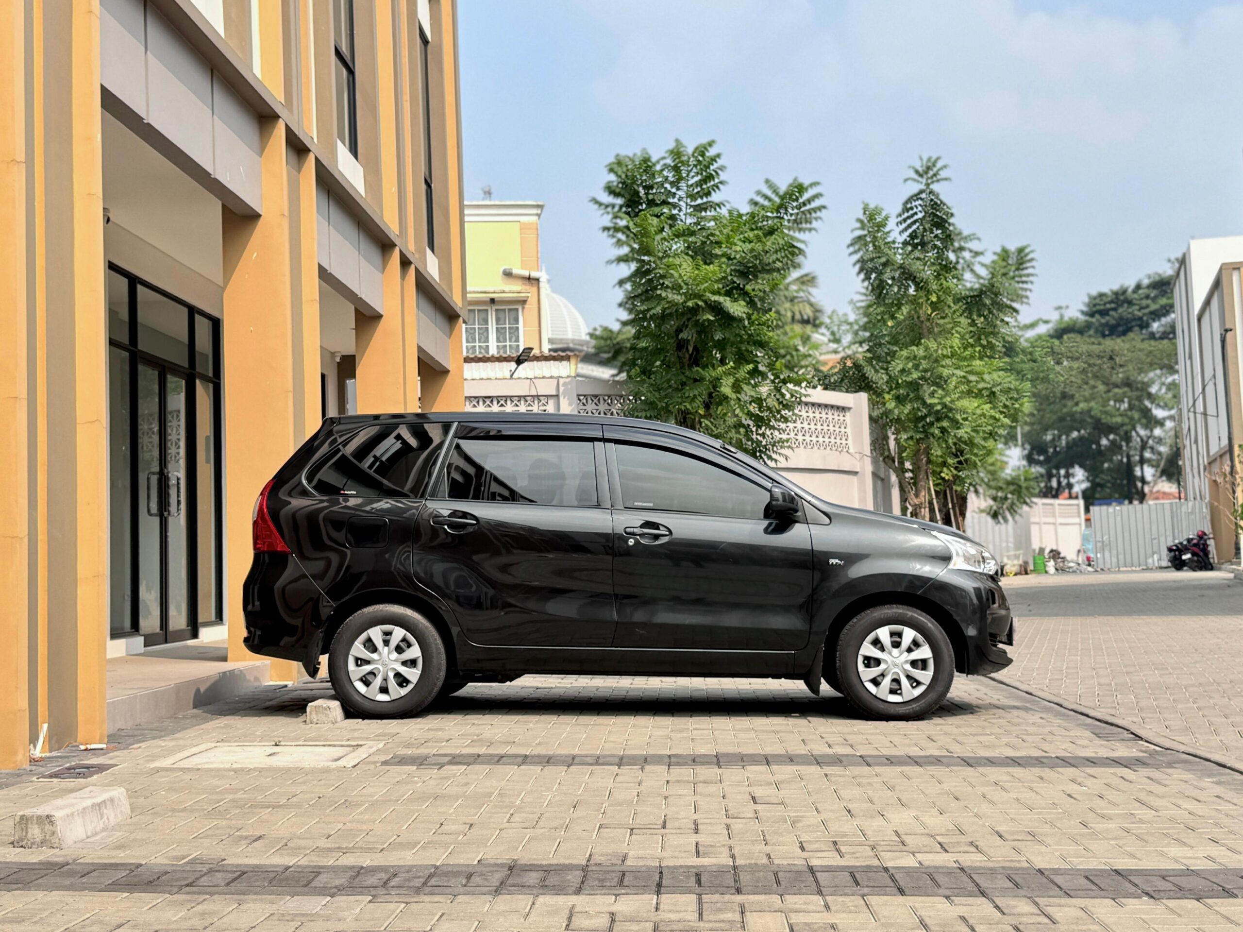 AVANZA 1.3 E AT HITAM 2018 - Gambar 8