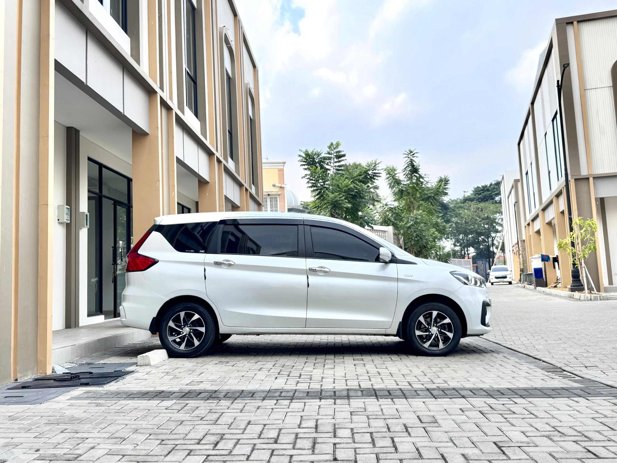 ERTIGA HYBRID GX AT PUTIH 2022 - Gambar 8