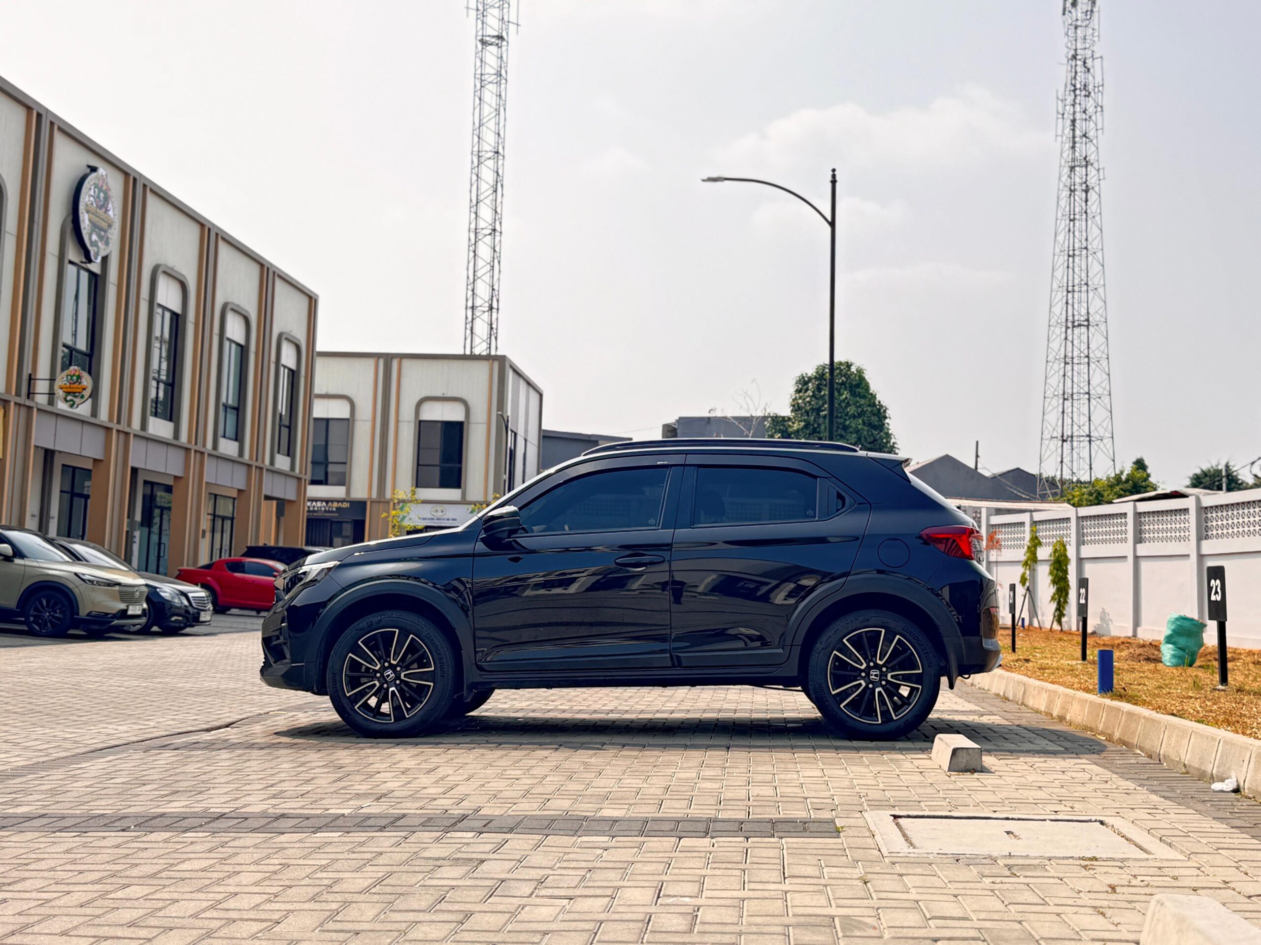 WRV RS SENSING CVT HITAM 2023 - Gambar 7
