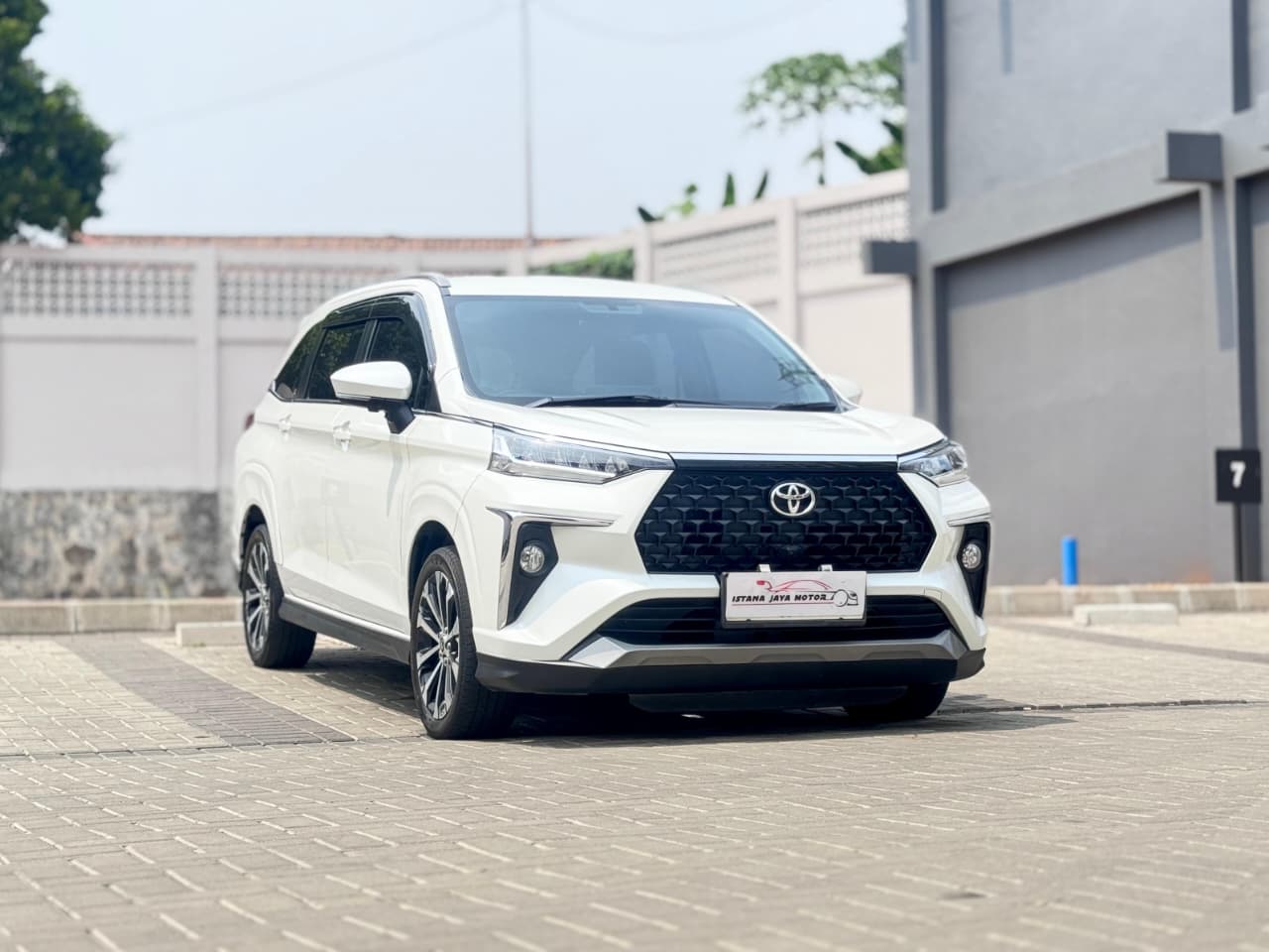 VELOZ Q CVT PUTIH 2024 - Gambar 4
