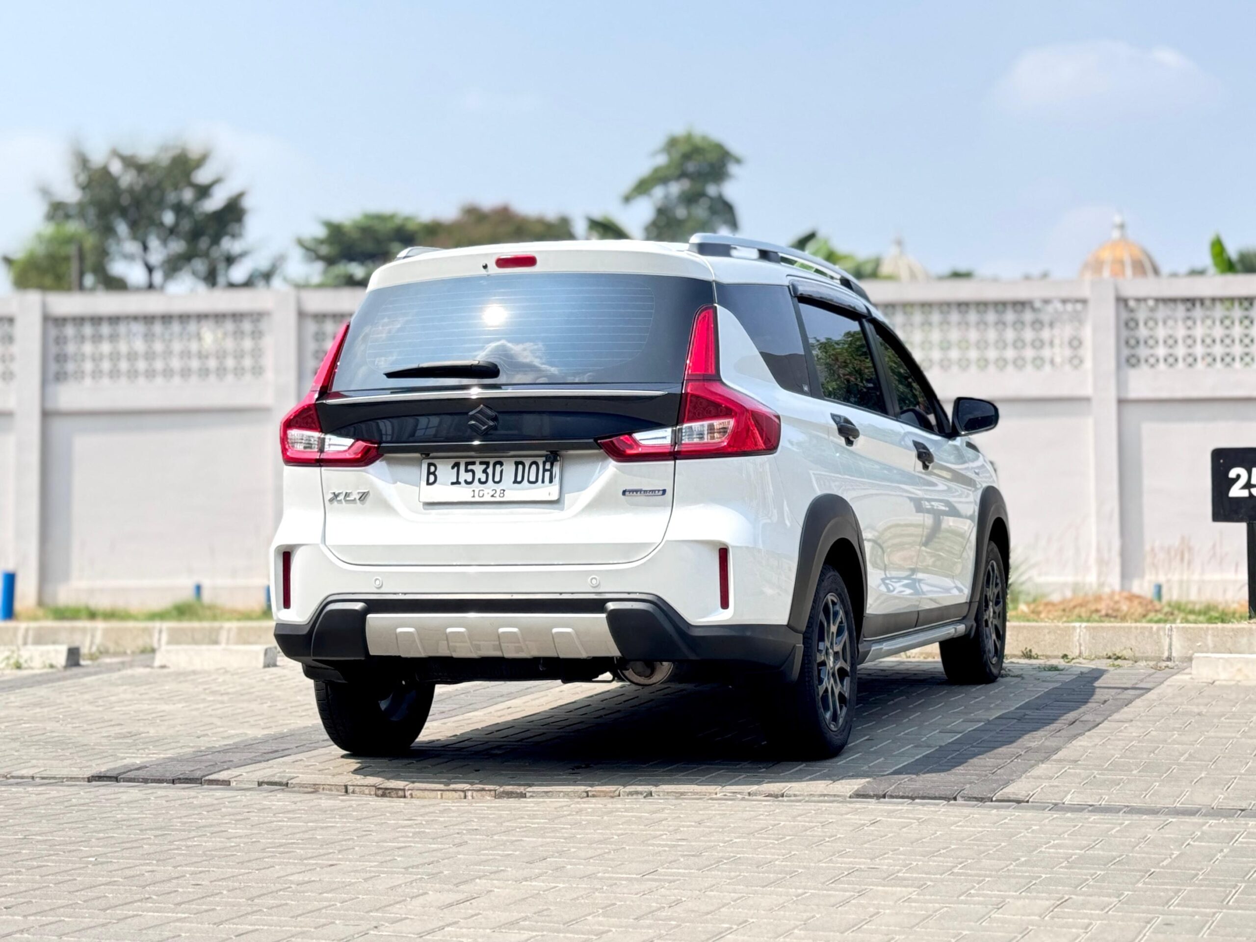 XL7 BETA HYBRID AT PUTIH 2023 - Gambar 6