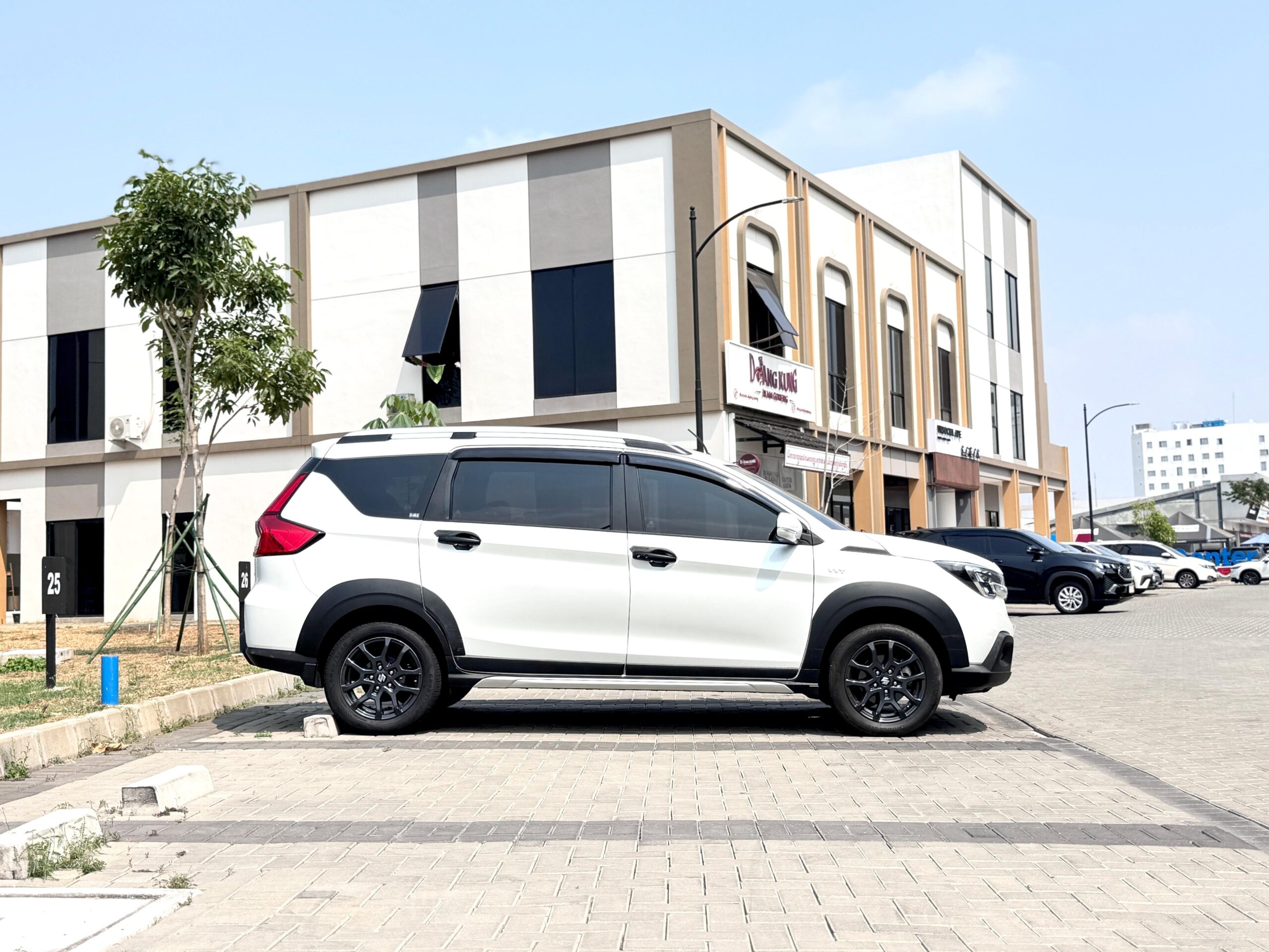 XL7 BETA HYBRID AT PUTIH 2023 - Gambar 8