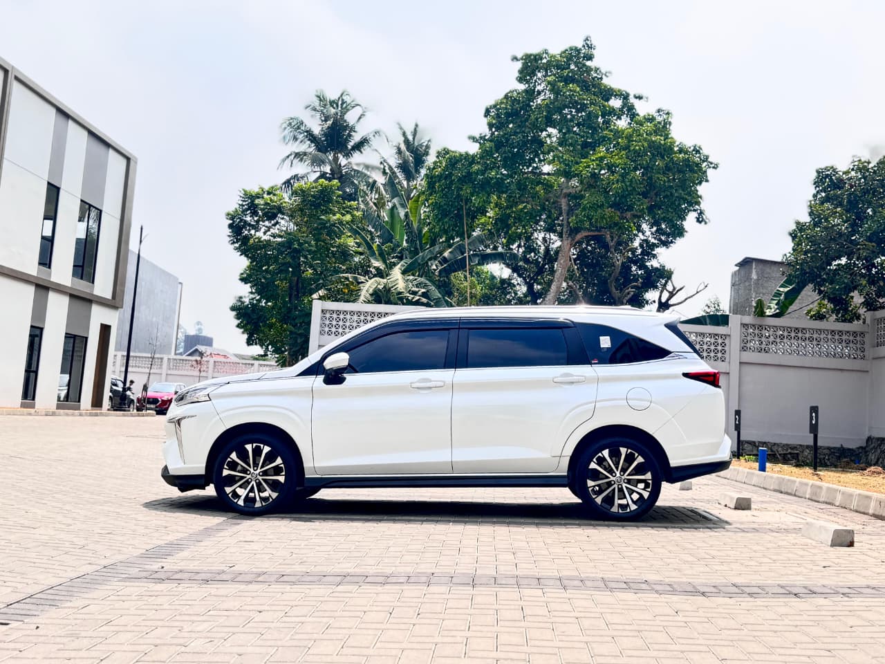 VELOZ Q CVT PUTIH 2024 - Gambar 7