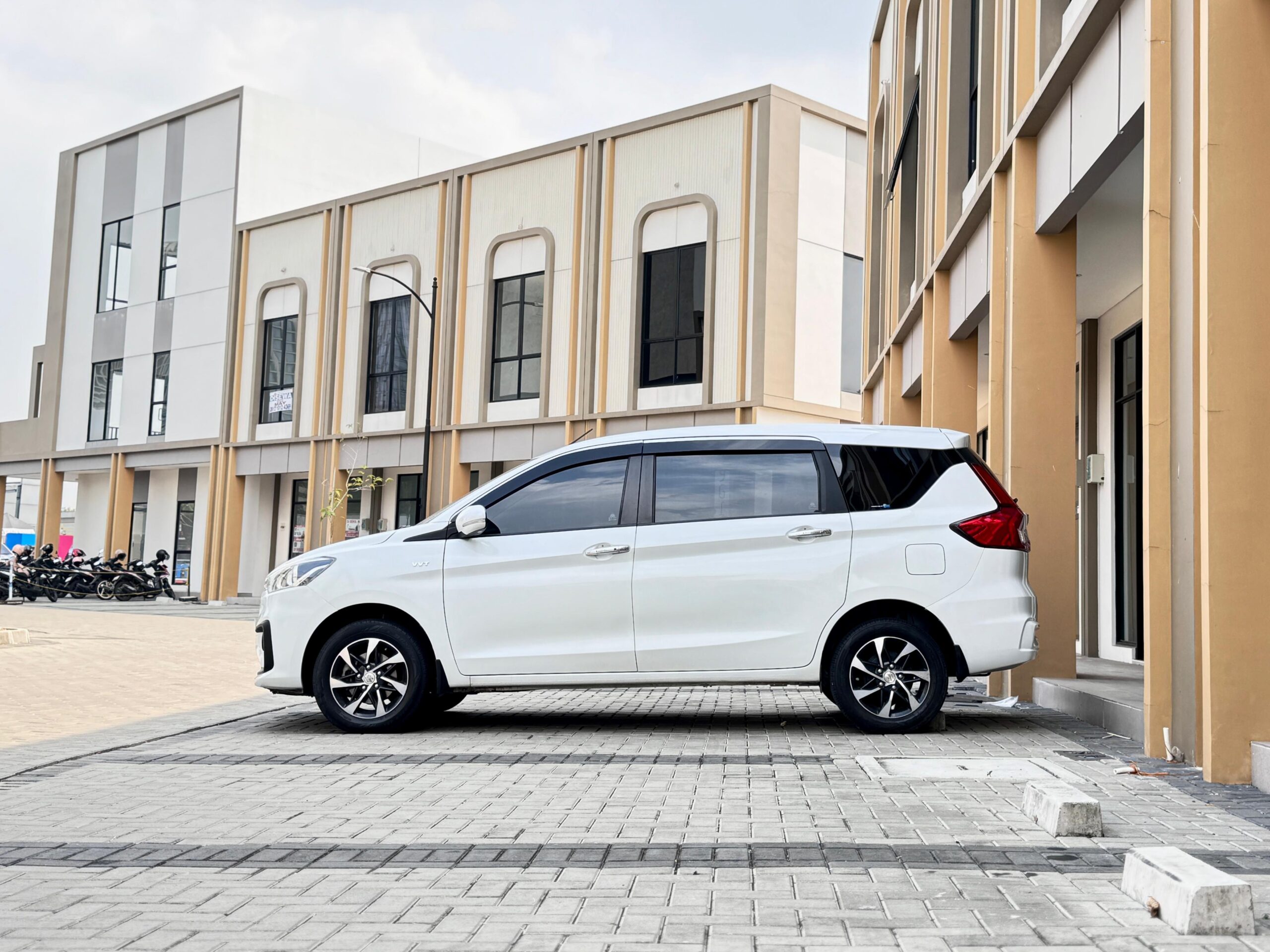 ERTIGA HYBRID GX AT PUTIH 2022 - Gambar 7