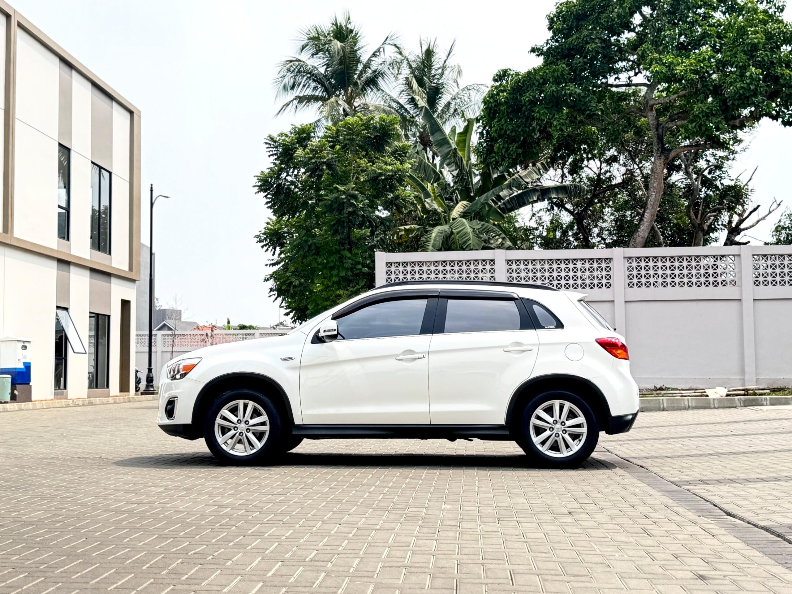 OUTLANDER SPORT PX PANORAMIC PUTIH 2014 - Gambar 7
