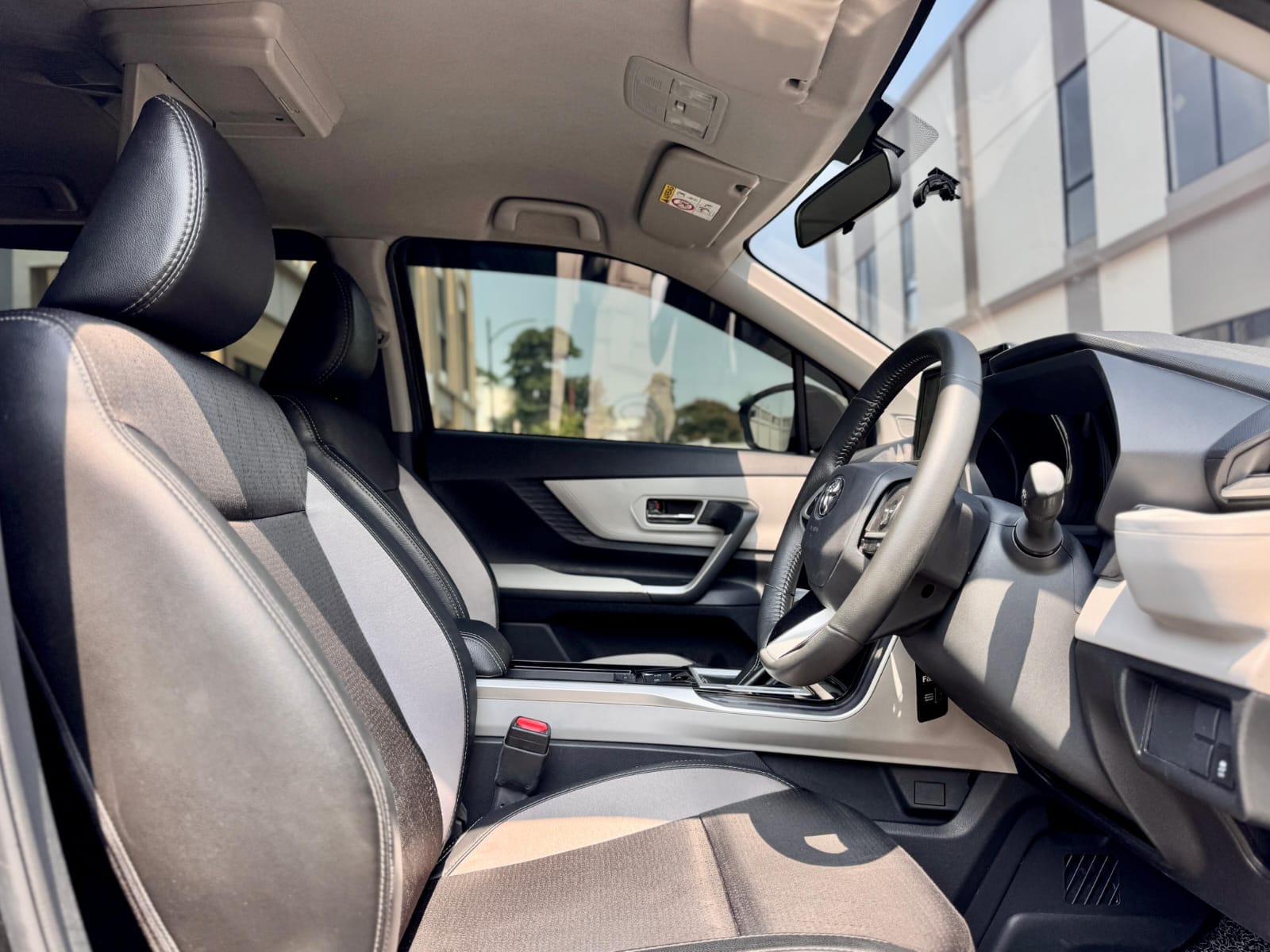 AVANZA VELOZ 1.5 Q CVT HITAM 2023 - Gambar 13