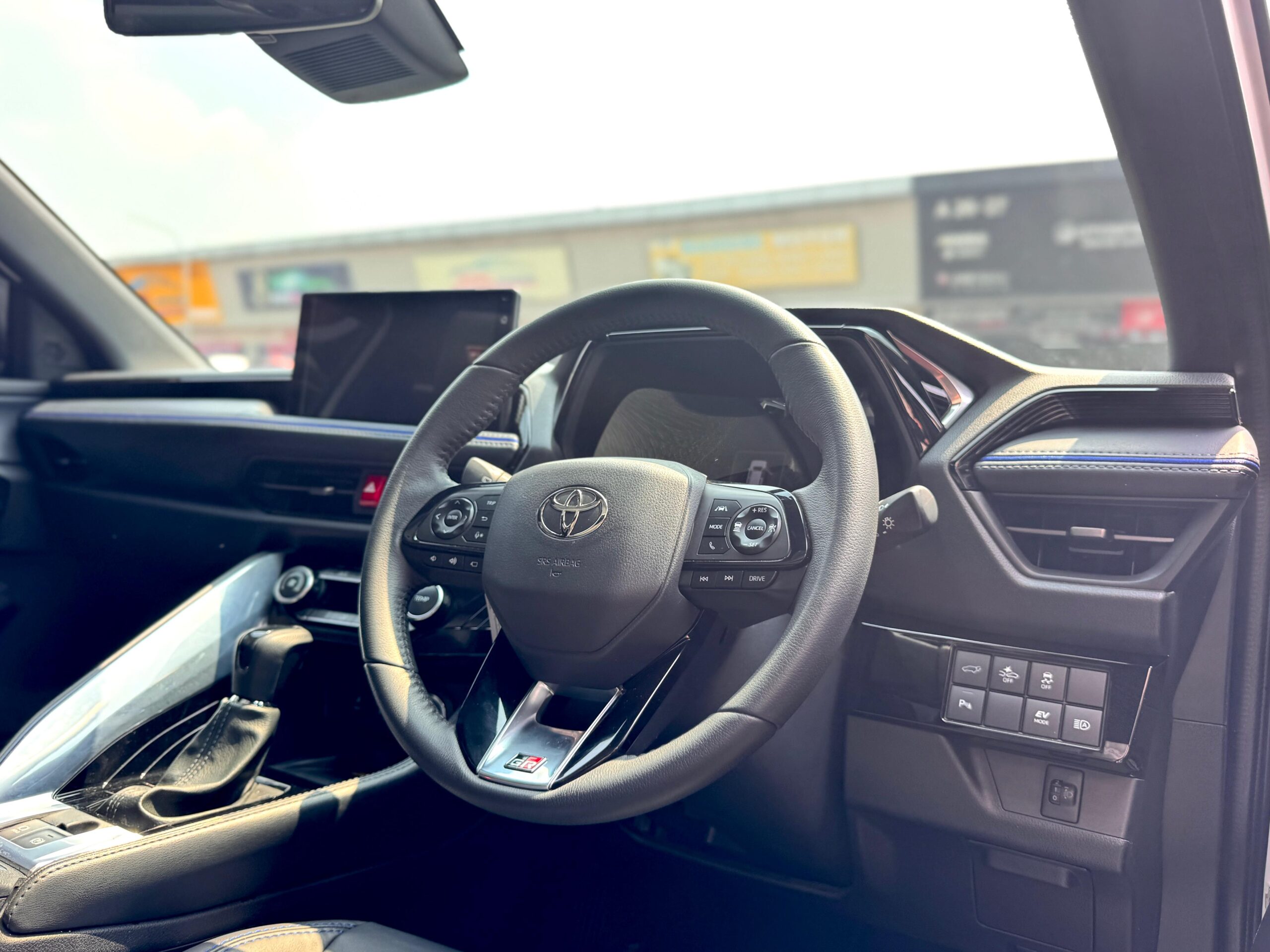 YARIS CROSS S GR HV TSS PUTIH 2025 - Gambar 10