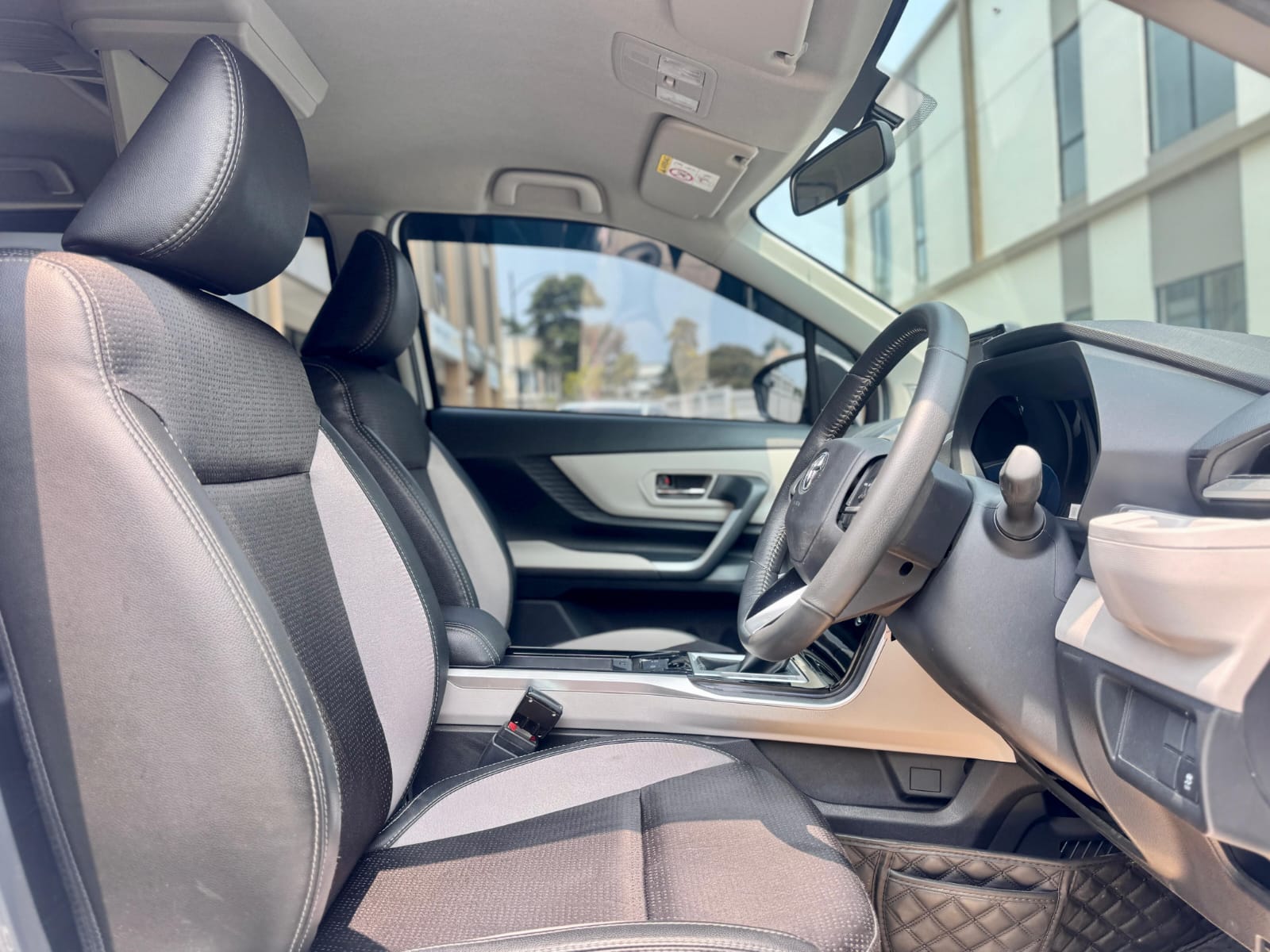 AVANZA VELOZ 1.5 Q CVT PUTIH 2024 - Gambar 8