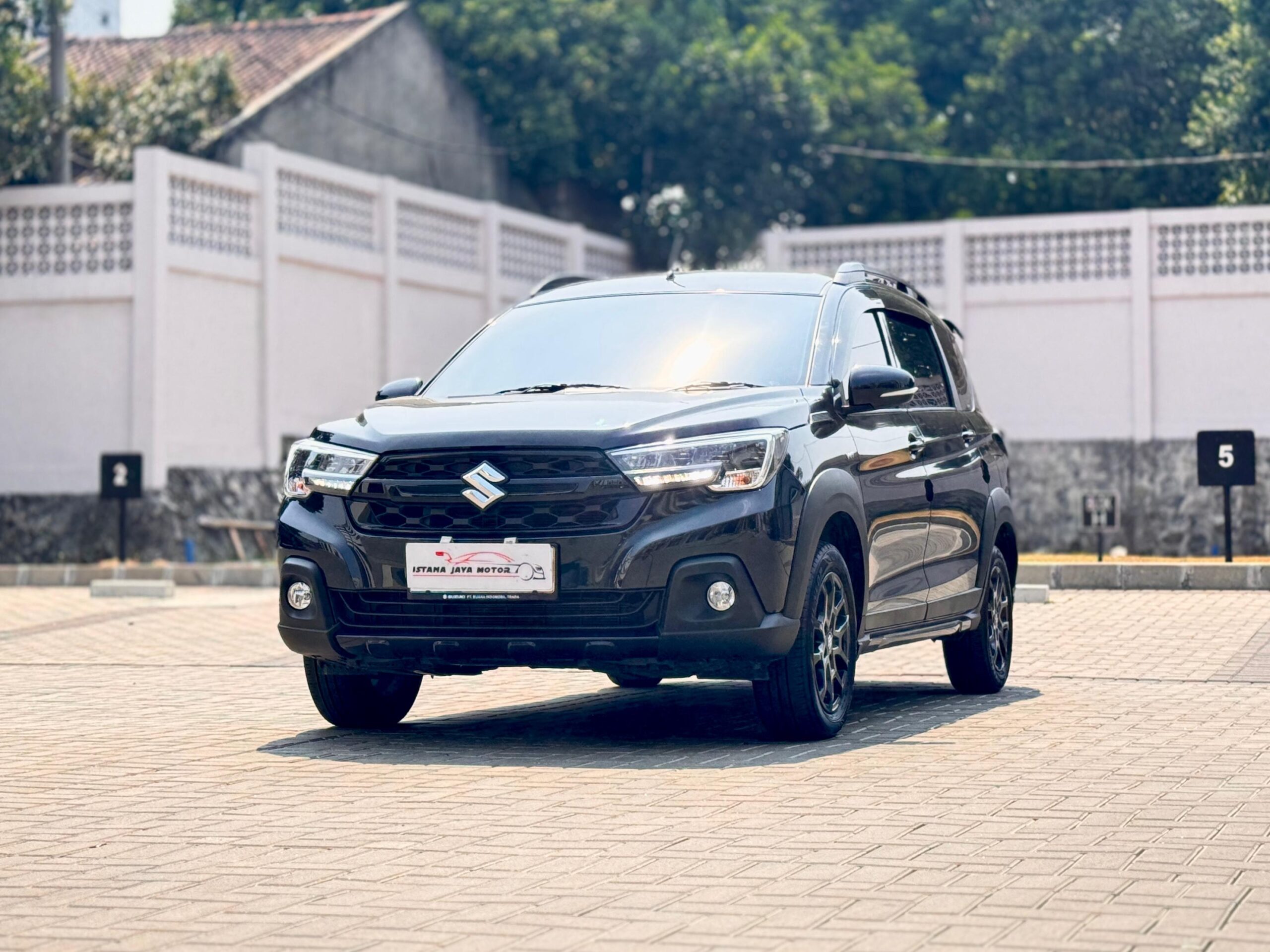 XL7 ALPHA KURO HYBRID AT HITAM 2026 - Gambar 4