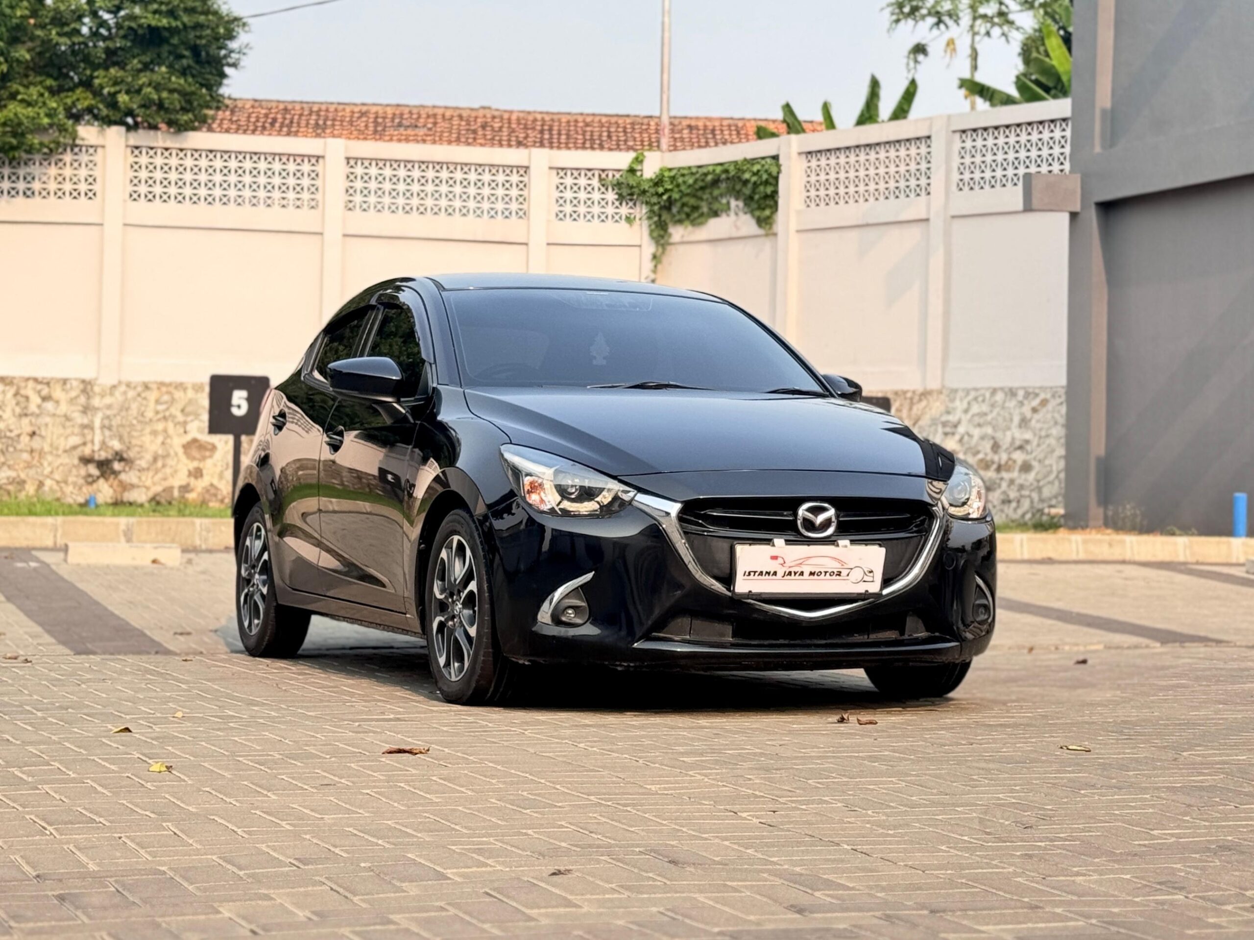 MAZDA 2 R AT HITAM 2017 - Gambar 4