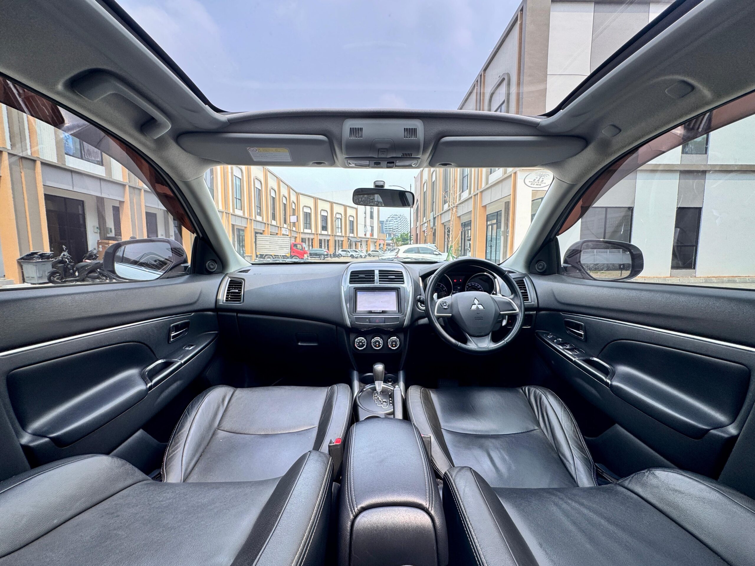 OUTLANDER SPORT PX PANORAMIC PUTIH 2014 - Gambar 11