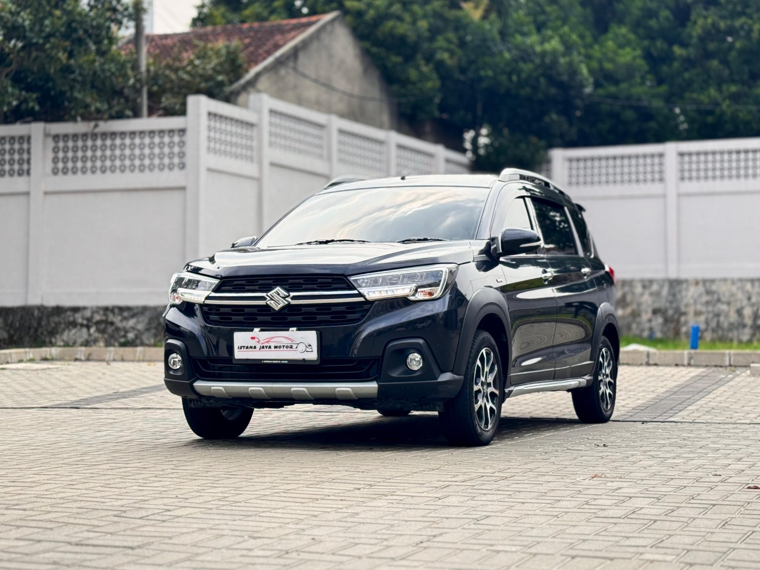 XL7 ALPHA AT HITAM 2023 - Gambar 3