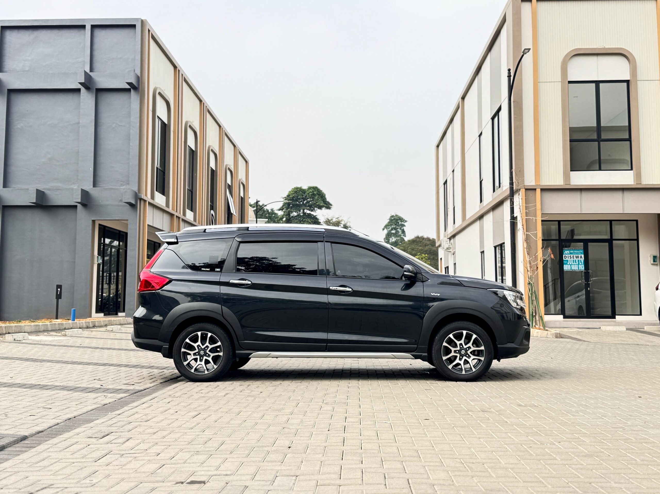 XL7 ALPHA AT HITAM 2023 - Gambar 9