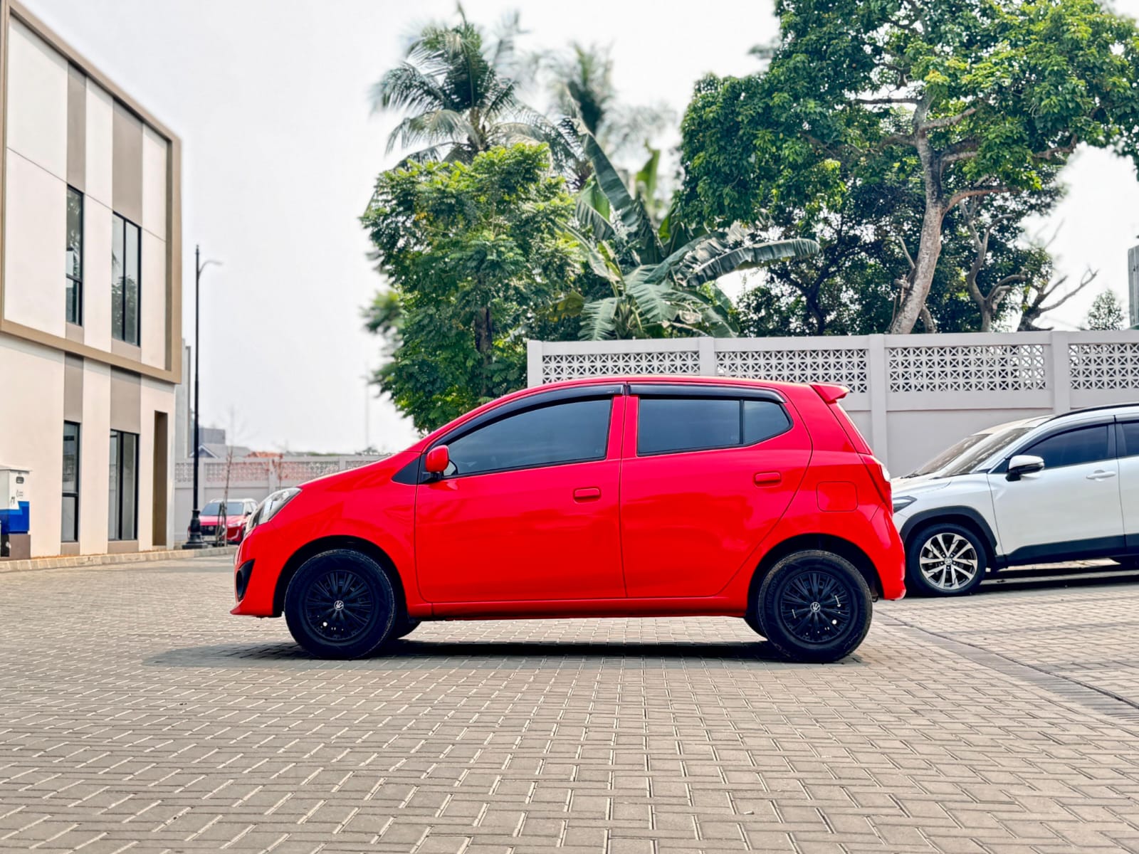 AYLA 1.0 M MT MERAH 2019 - Gambar 4