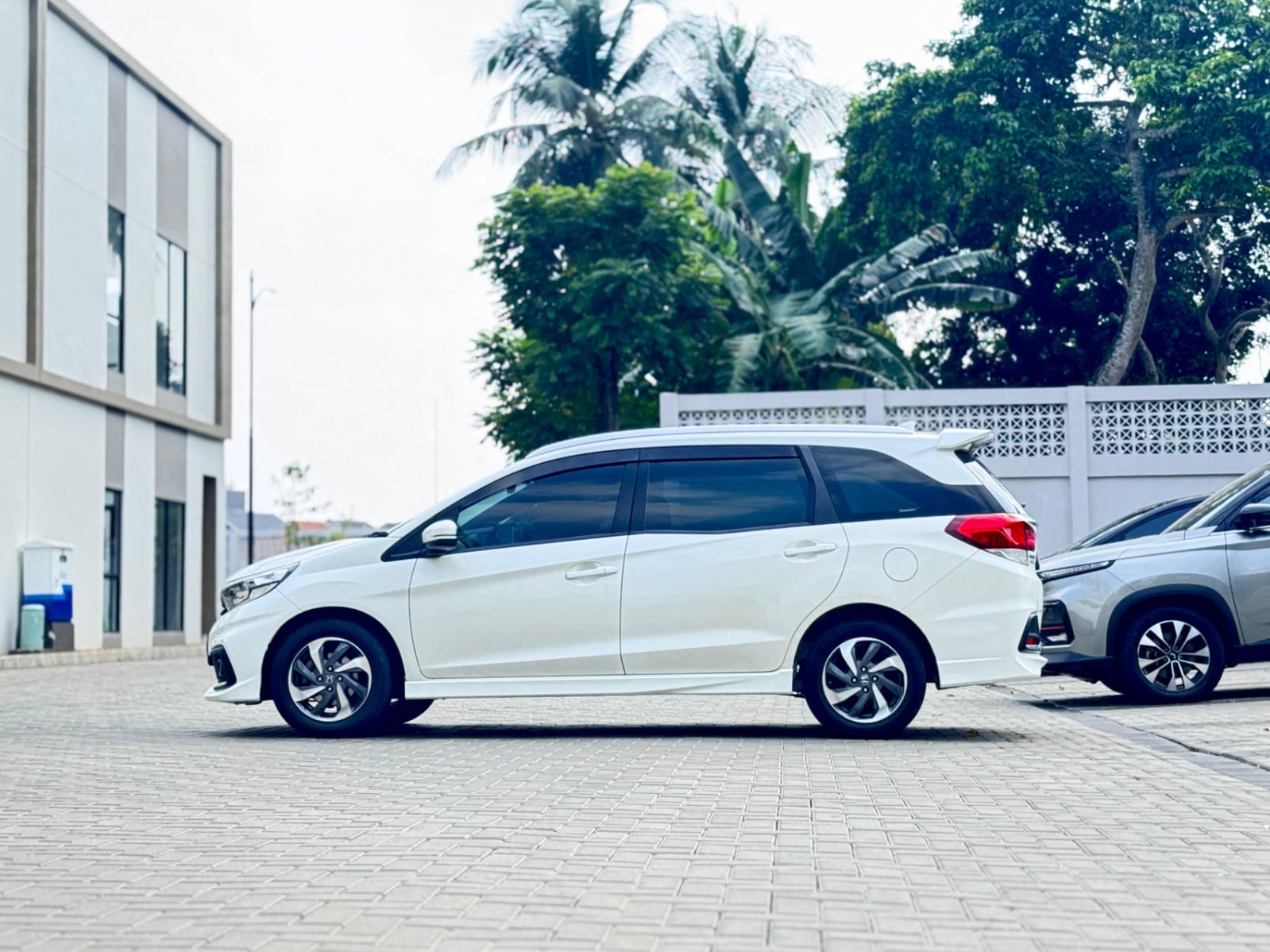 MOBILIO RS AT PUTIH 2018 - Gambar 4