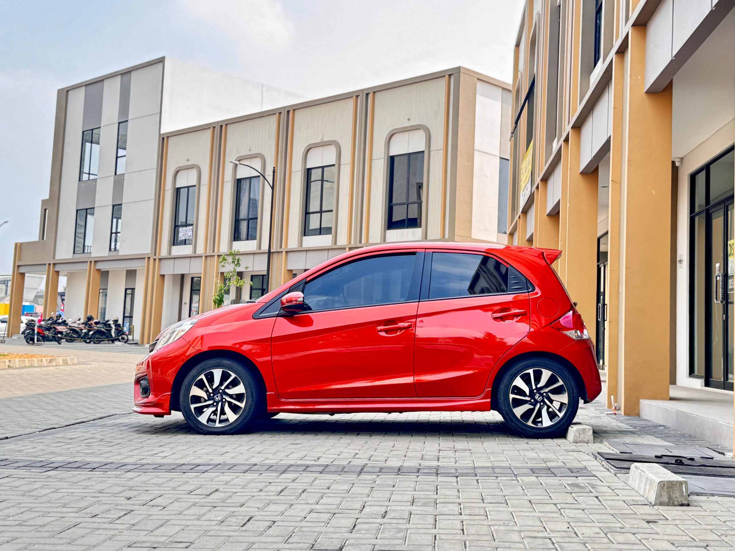 BRIO RS AT ORANGE 2017 - Gambar 7