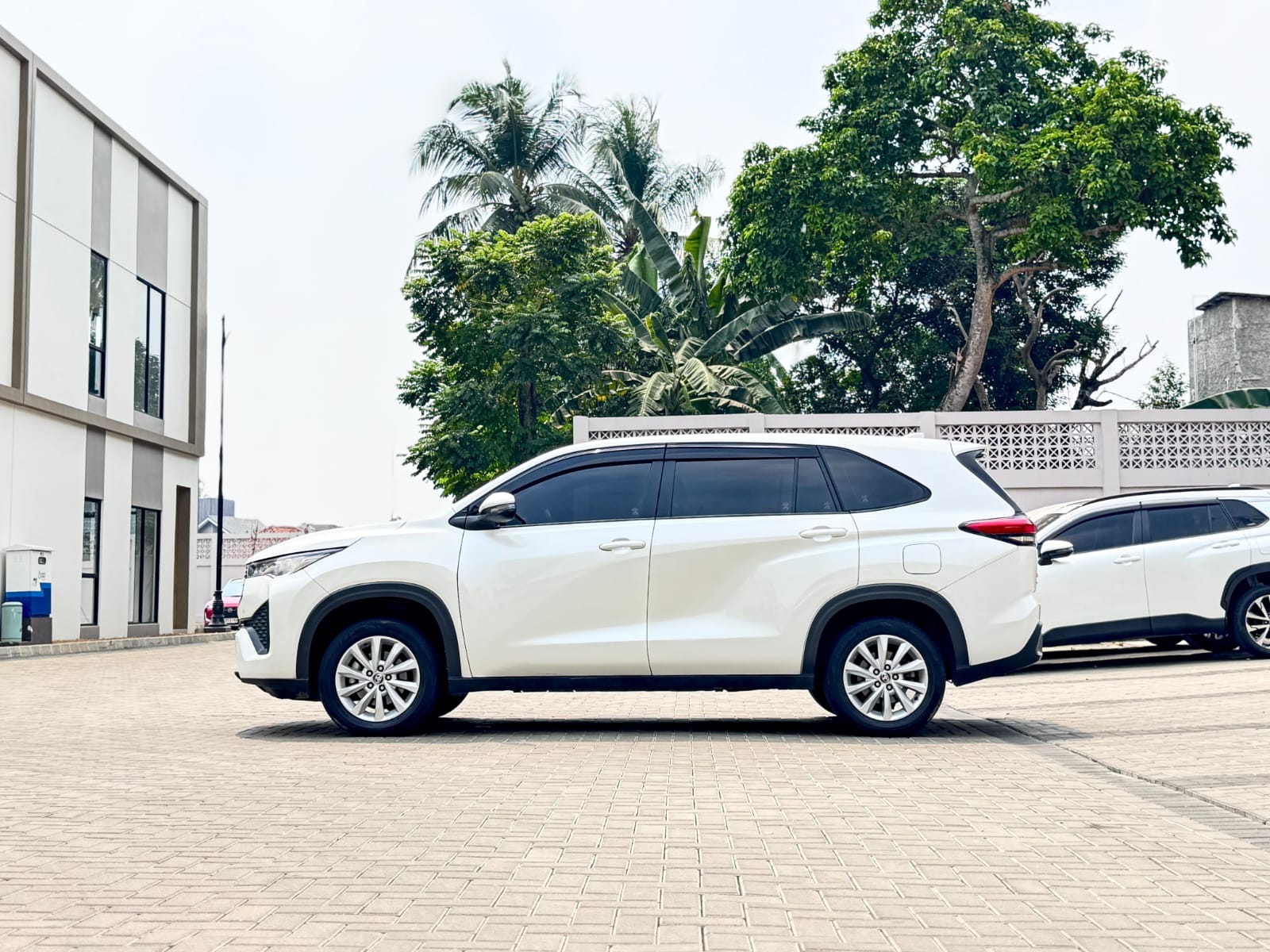 INNOVA ZENIX 2.0 V CVT PUTIH 2024 - Gambar 4