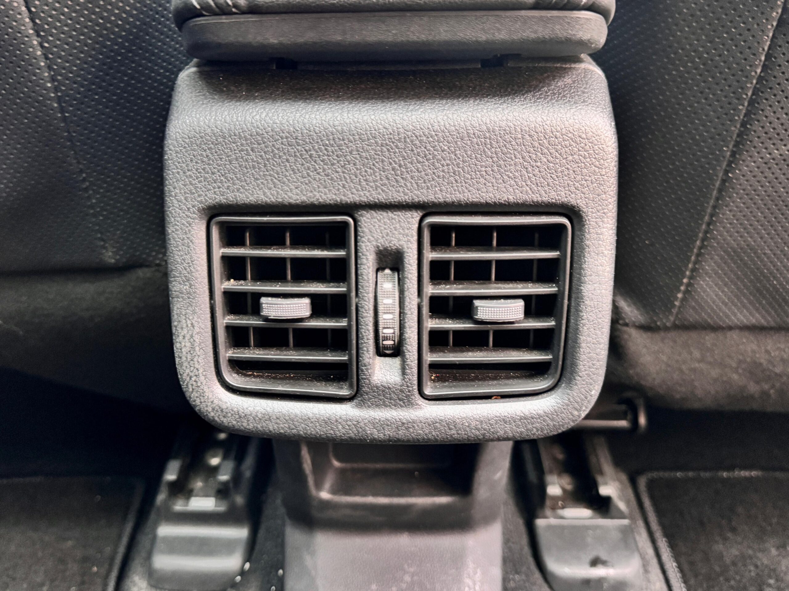 YARIS CROSS S GR HV TSS PUTIH 2025 - Gambar 17