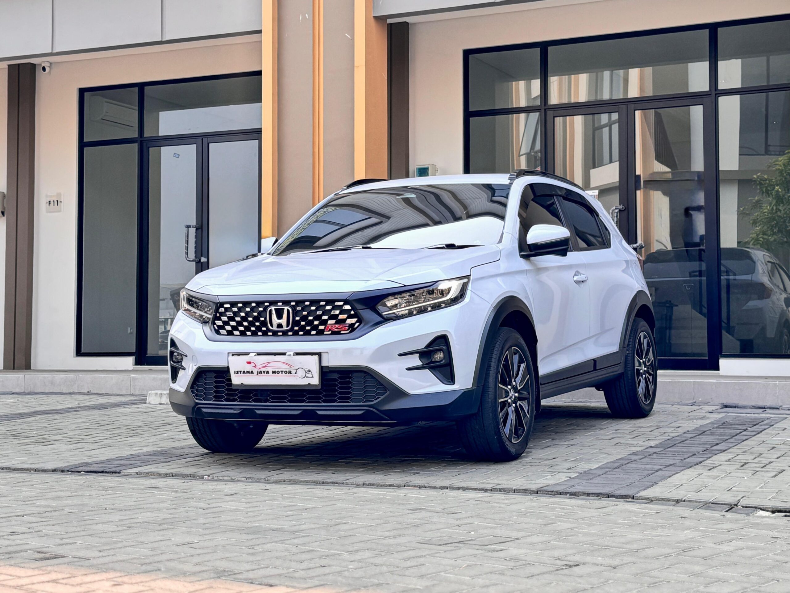 WRV RS SENSING CVT PUTIH 2023 - Gambar 5