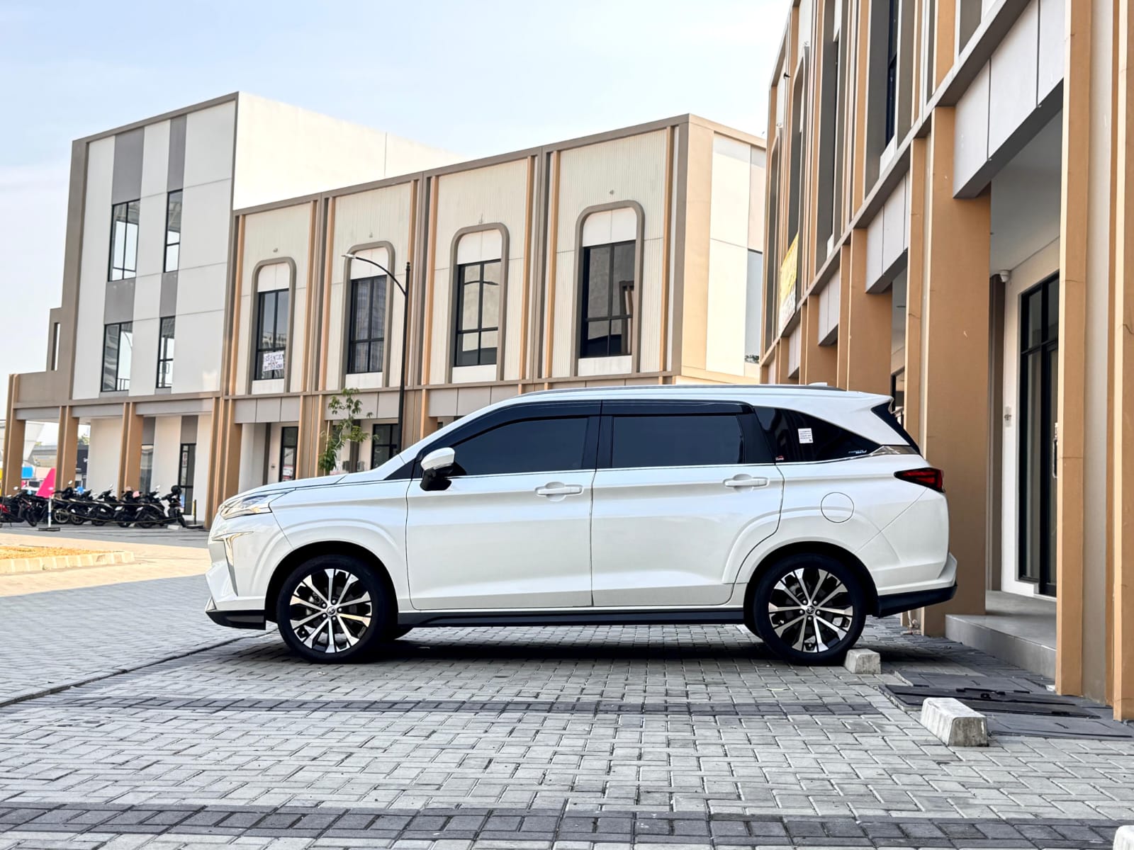 AVANZA VELOZ 1.5 Q CVT PUTIH 2024 - Gambar 5