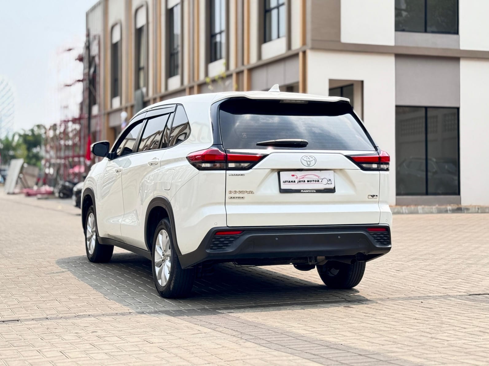 INNOVA ZENIX 2.0 V CVT PUTIH 2024 - Gambar 7