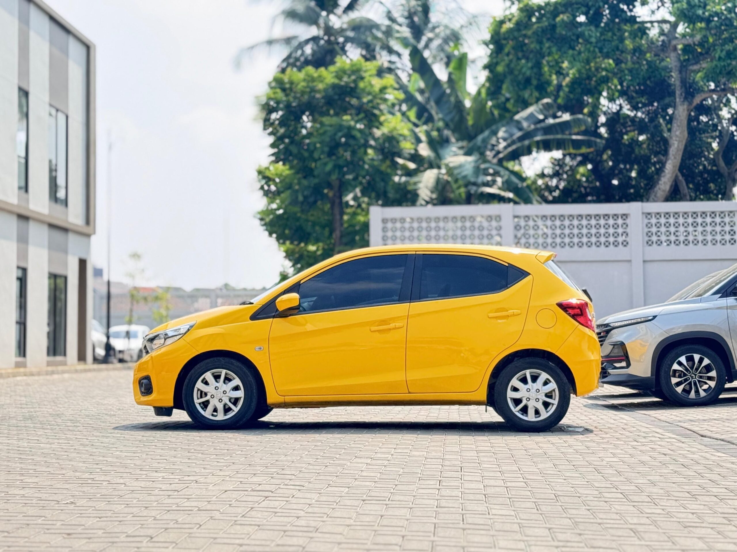 BRIO E AT KUNING 2023 - Gambar 7