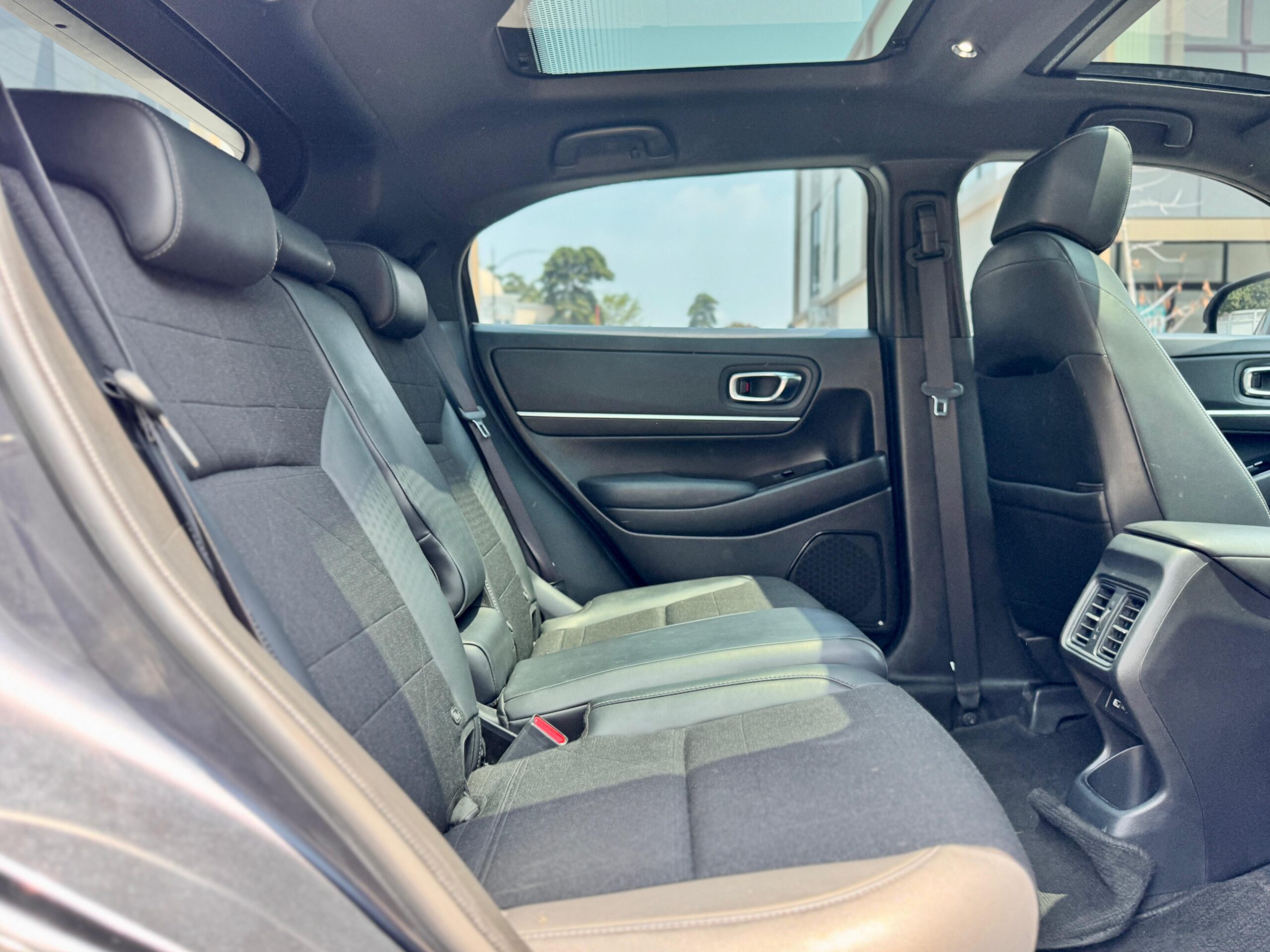HRV SE CVT ABU 2023 - Gambar 14