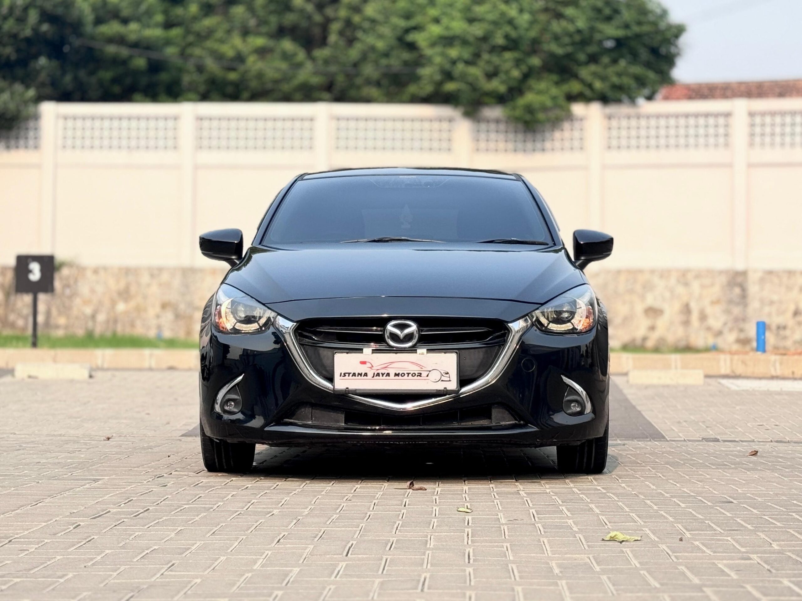 MAZDA 2 R AT HITAM 2017