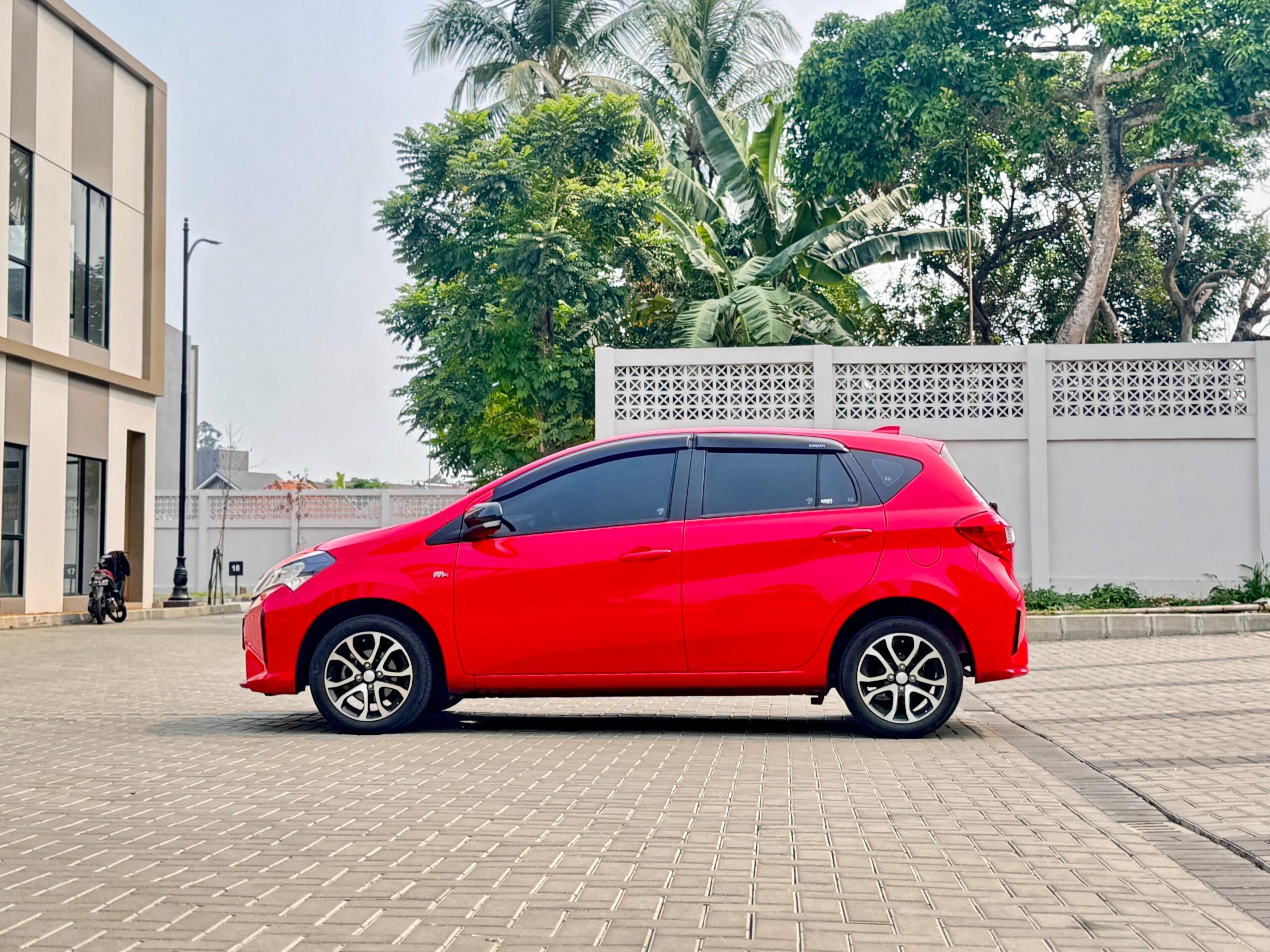 SIRION 1.3 X CVT MERAH 2022 - Gambar 7
