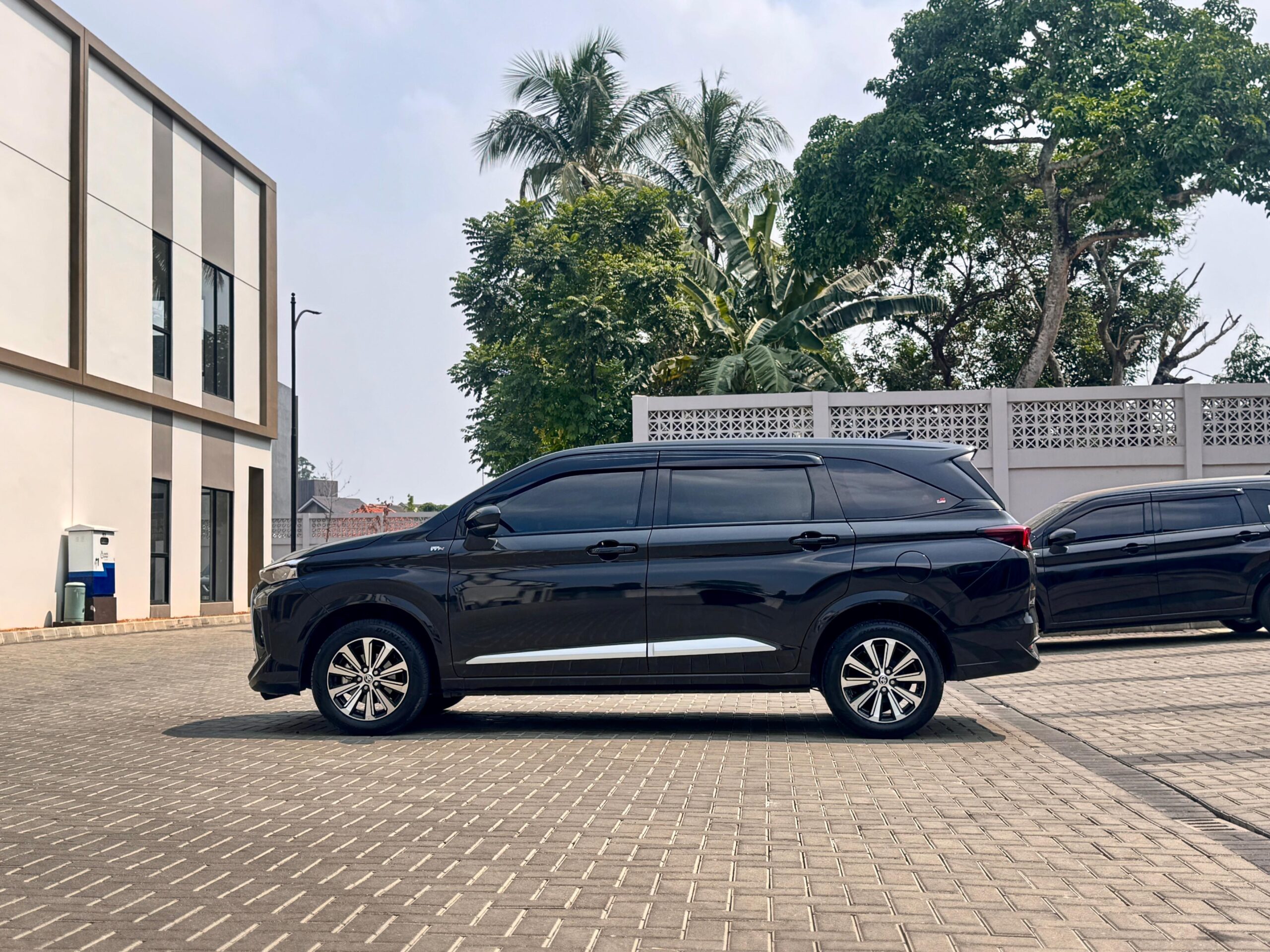AVANZA G AT HITAM 2025 - Gambar 7