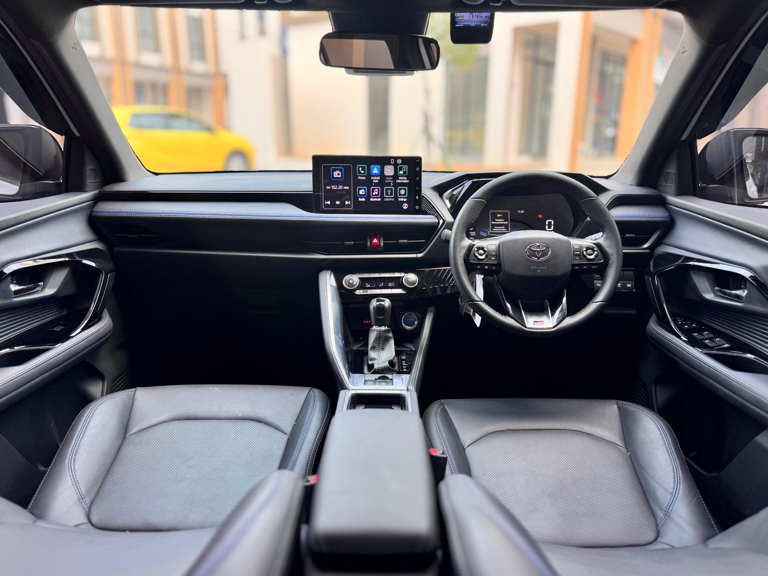 YARIS CROSS S GR HV TSS PUTIH 2025 - Gambar 12