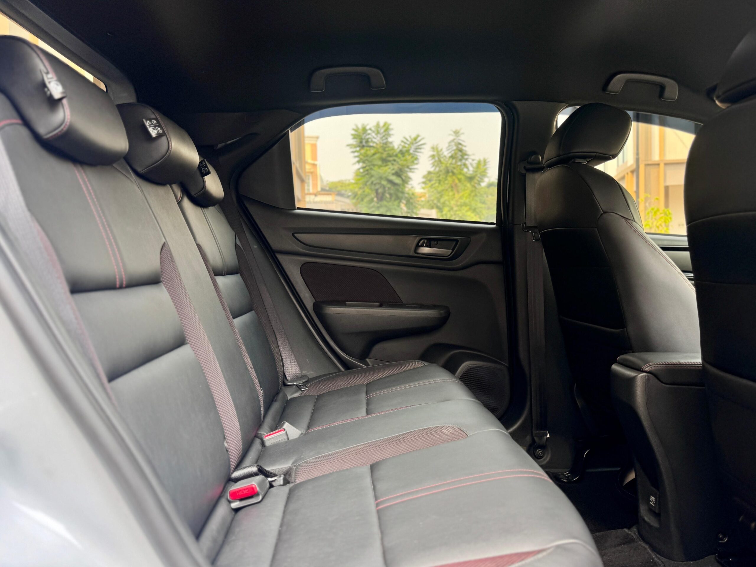 WRV RS SENSING CVT PUTIH 2023 - Gambar 15