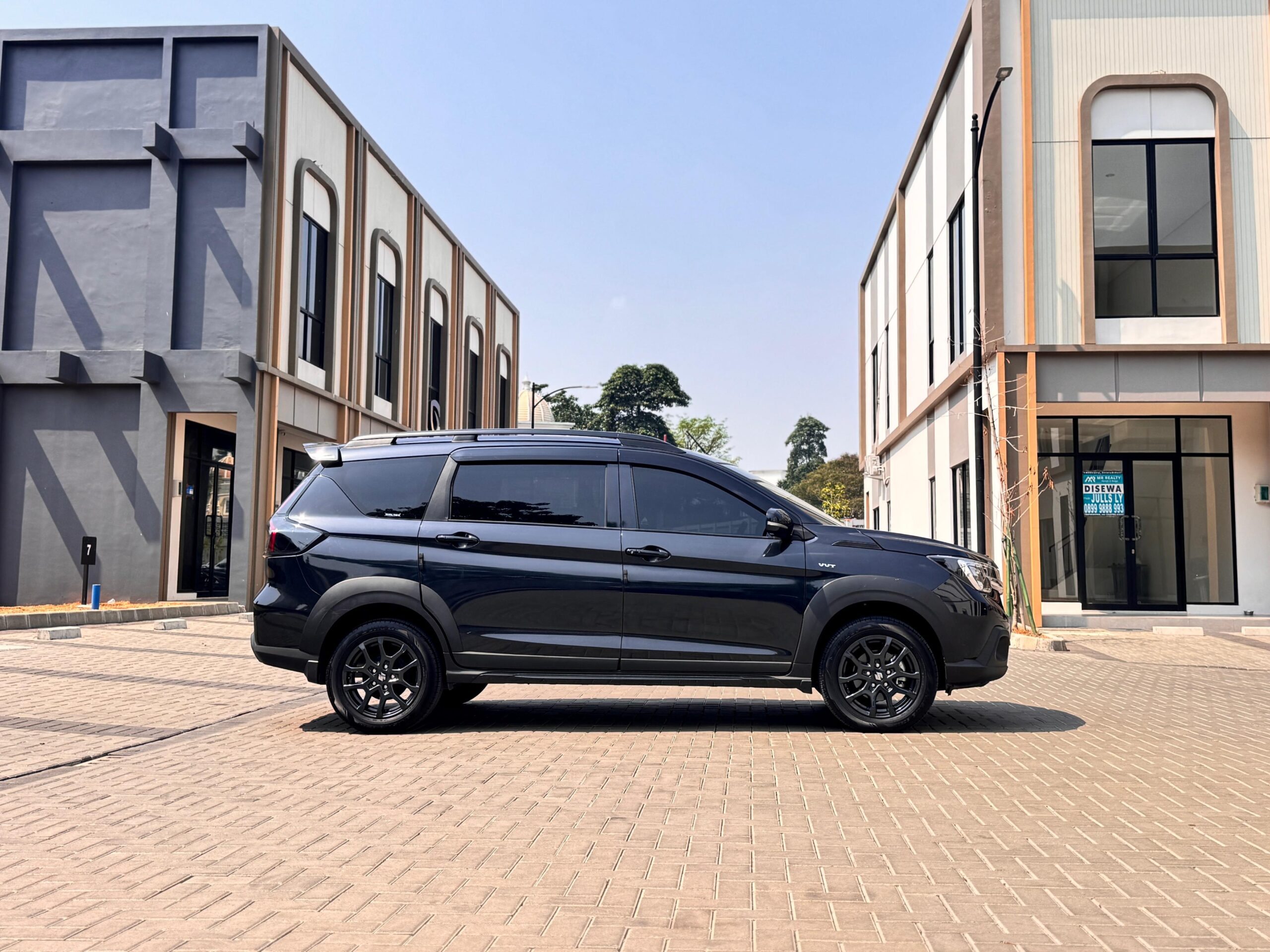 XL7 ALPHA KURO HYBRID AT HITAM 2026 - Gambar 5