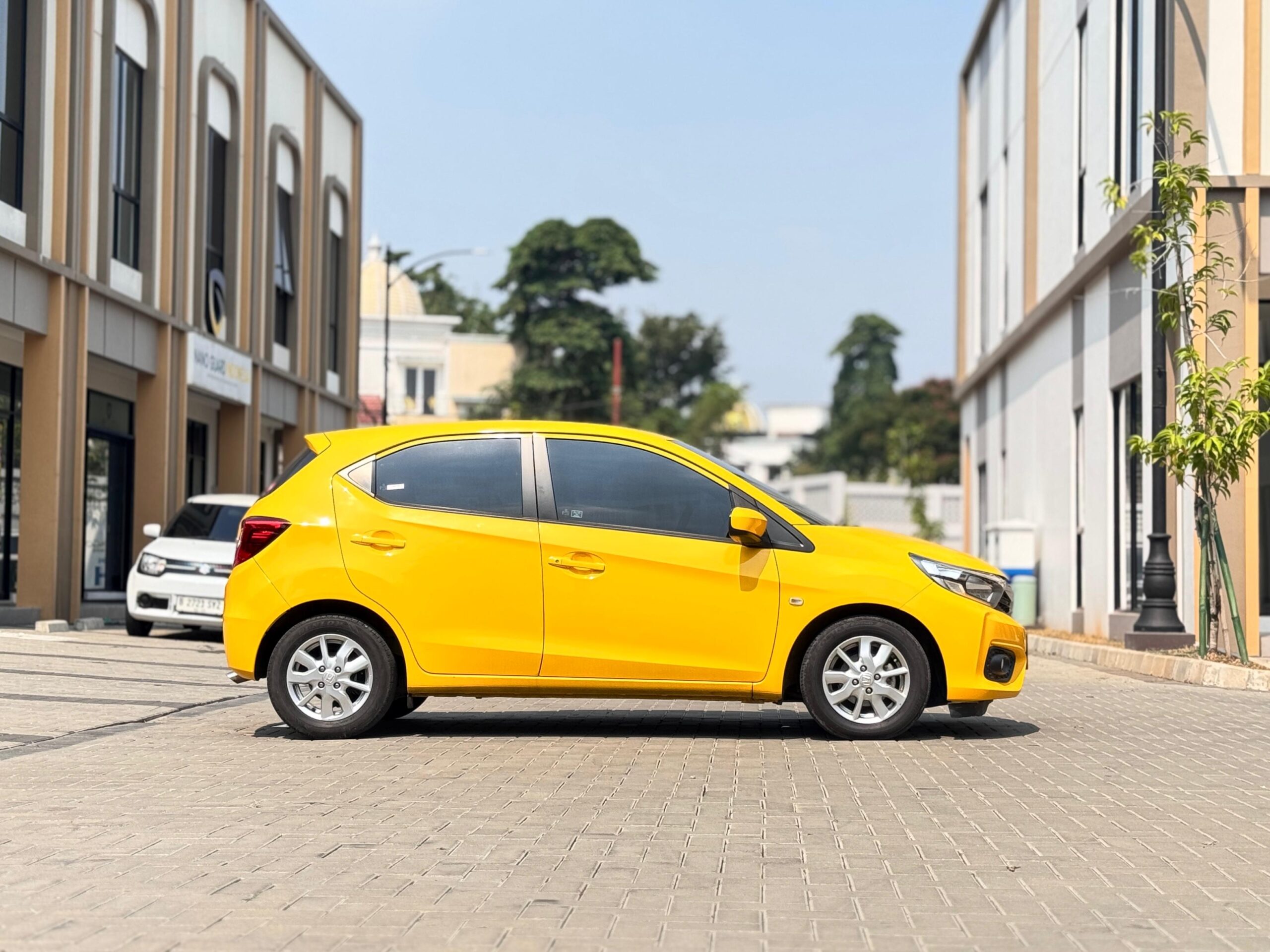 BRIO E AT KUNING 2023 - Gambar 8