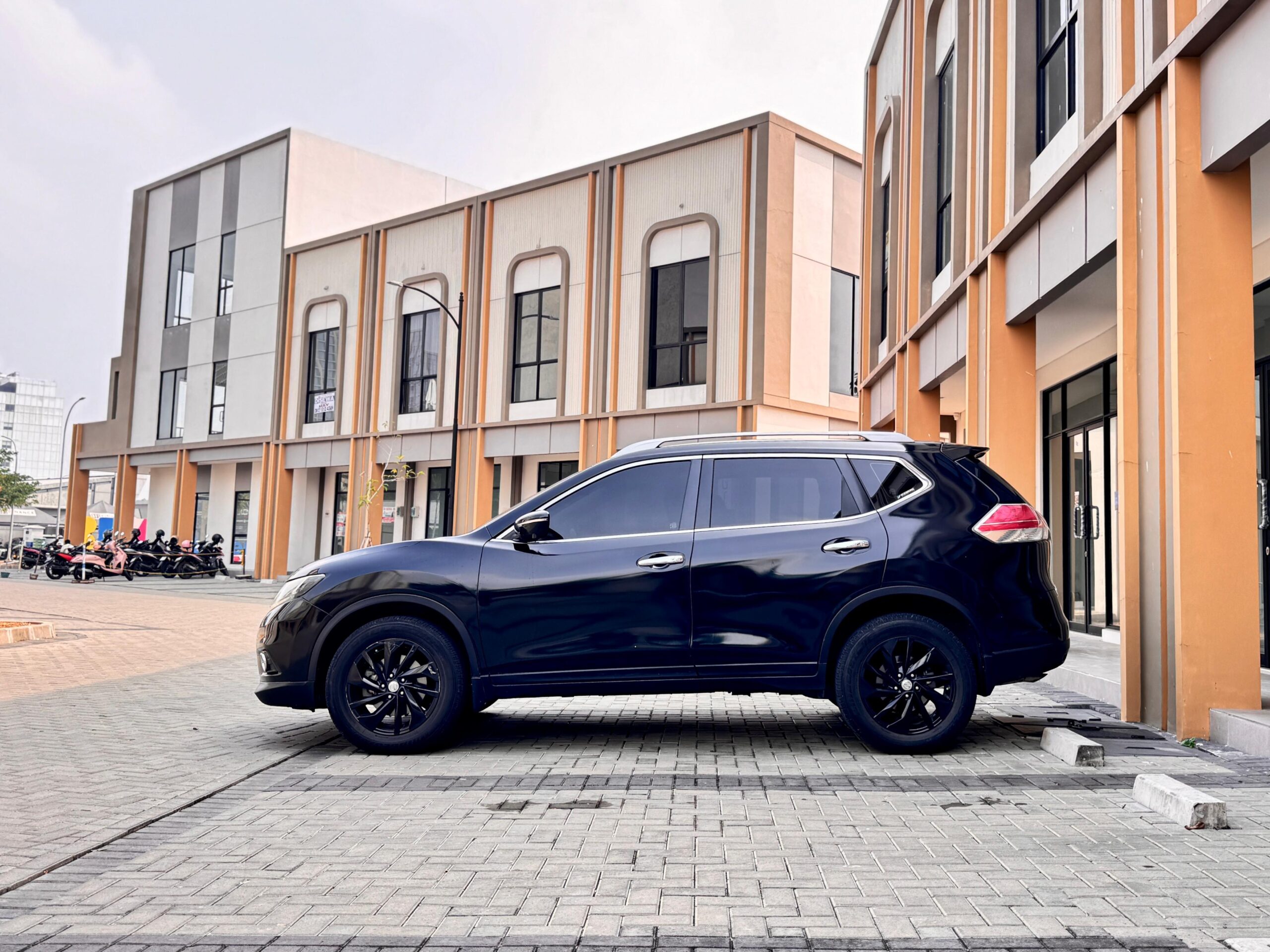 XTRAIL 2.0 AT HITAM 2017 - Gambar 6