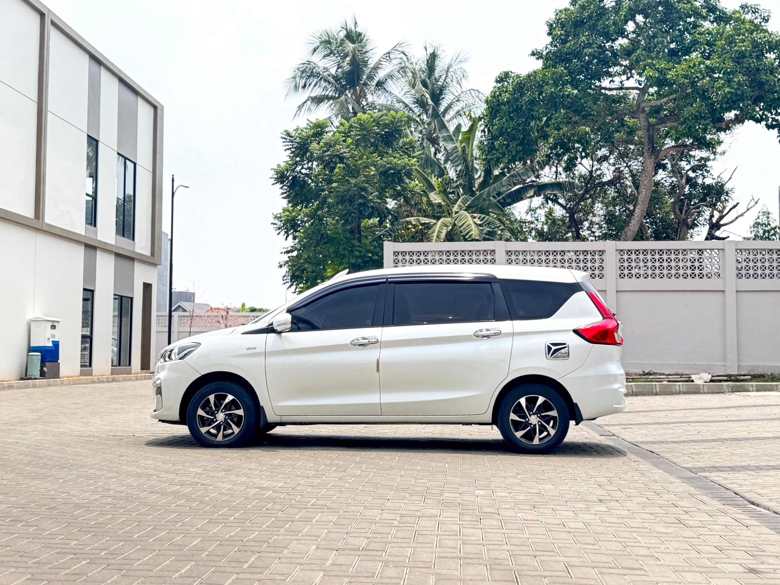 ERTIGA GX HYBRID AT PUTIH 2023 - Gambar 8