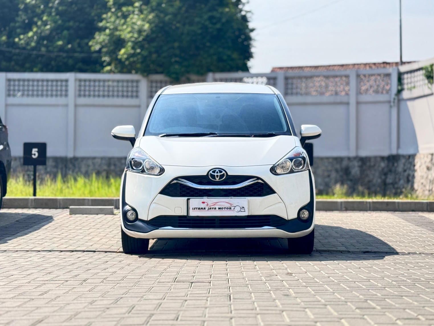 SIENTA V AT PUTIH 2020