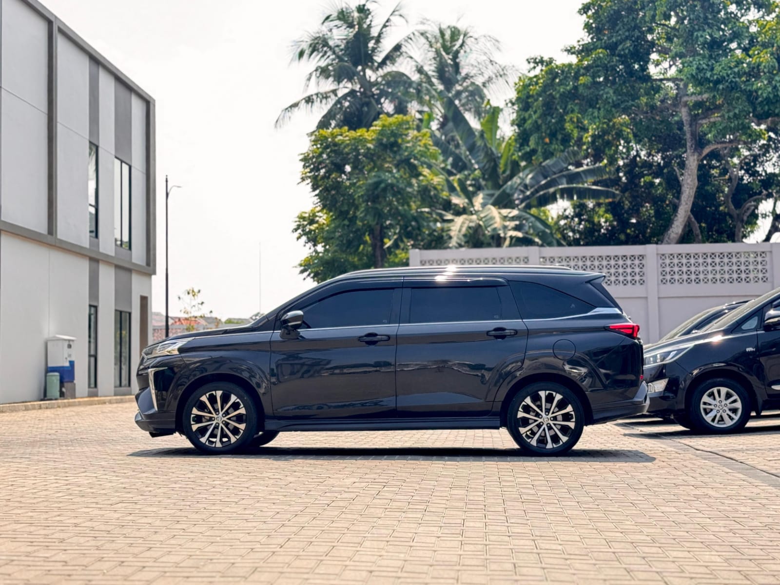 AVANZA VELOZ 1.5 Q CVT HITAM 2023 - Gambar 7