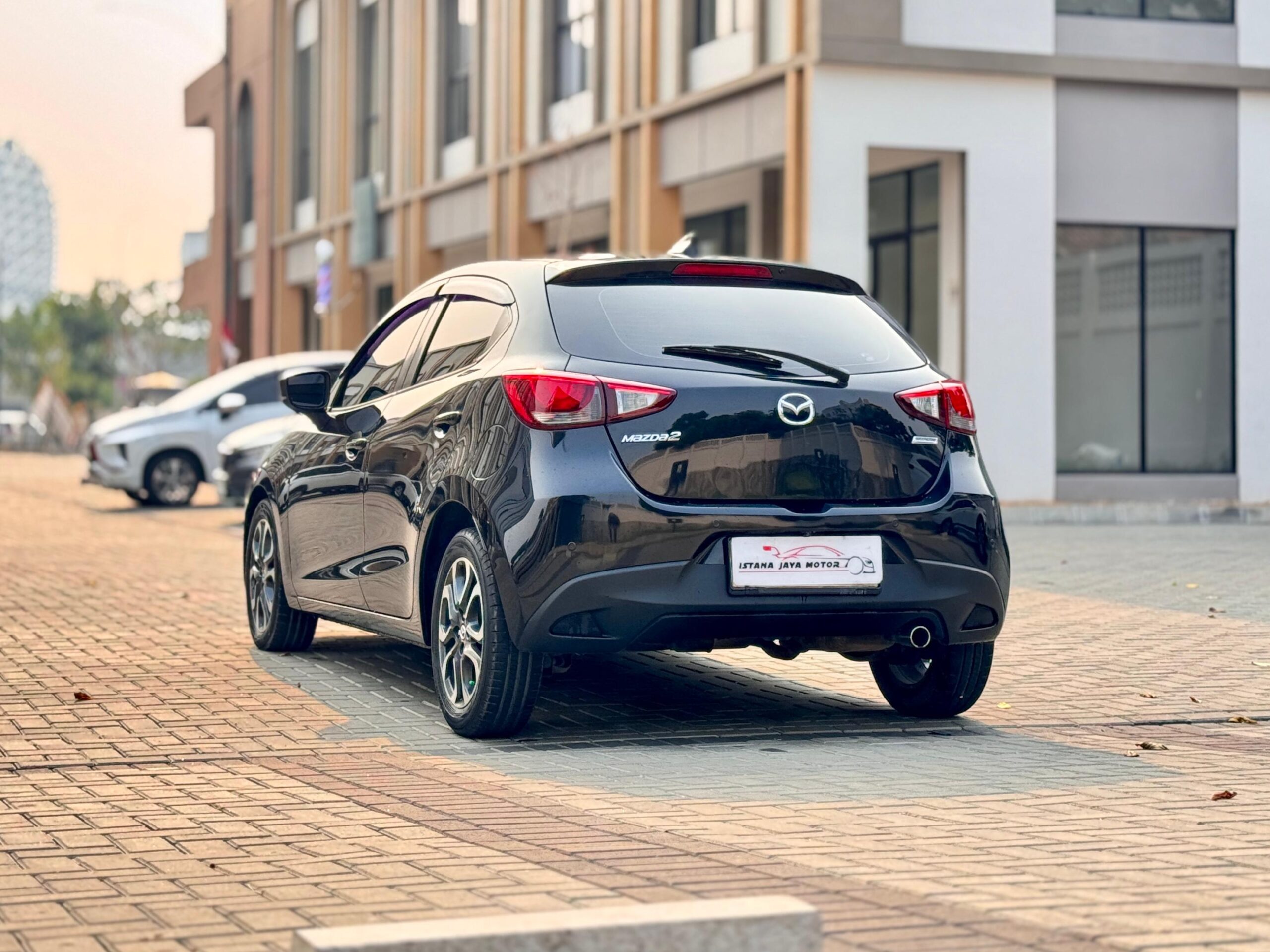 MAZDA 2 R AT HITAM 2017 - Gambar 5