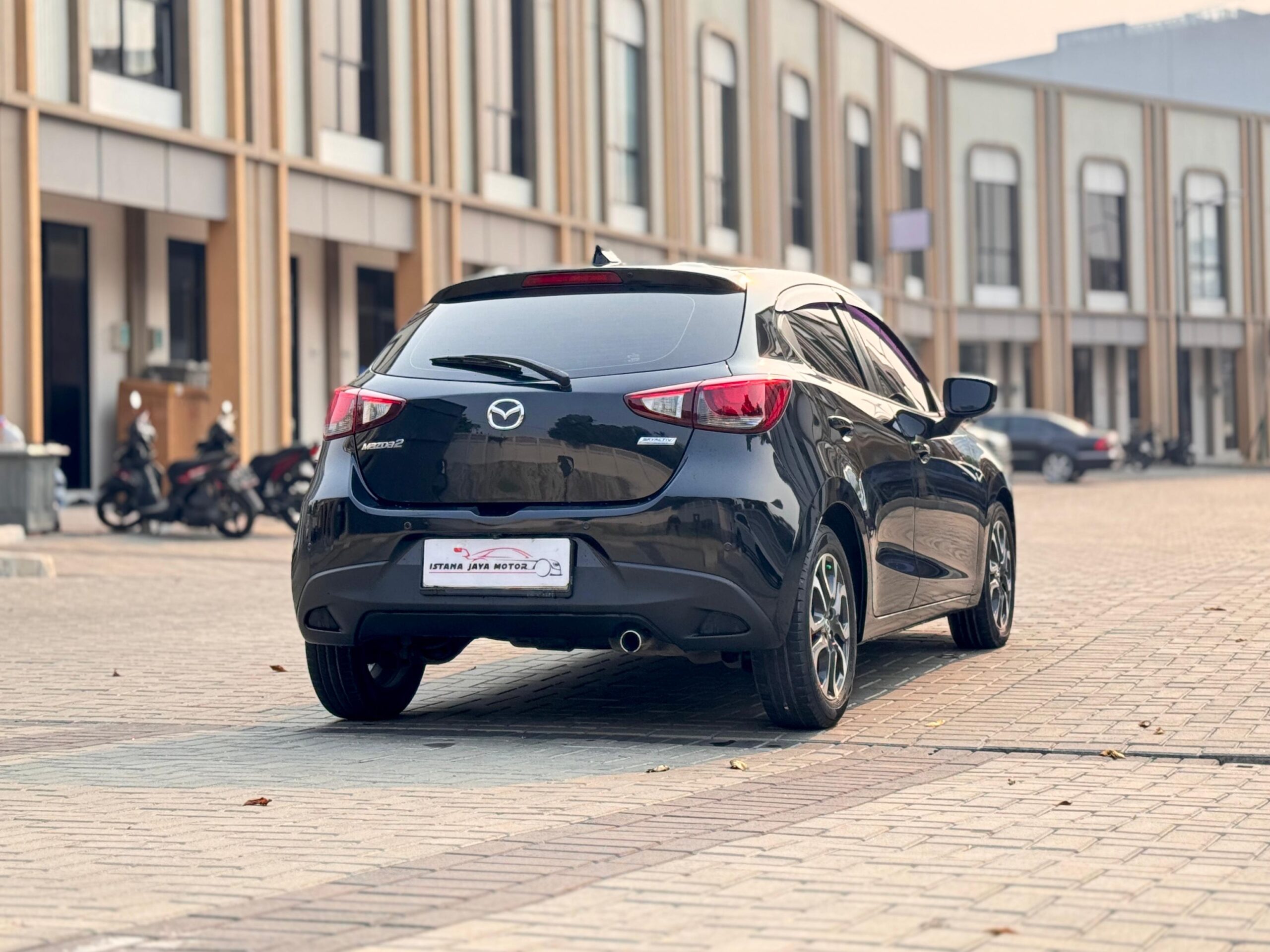 MAZDA 2 R AT HITAM 2017 - Gambar 6